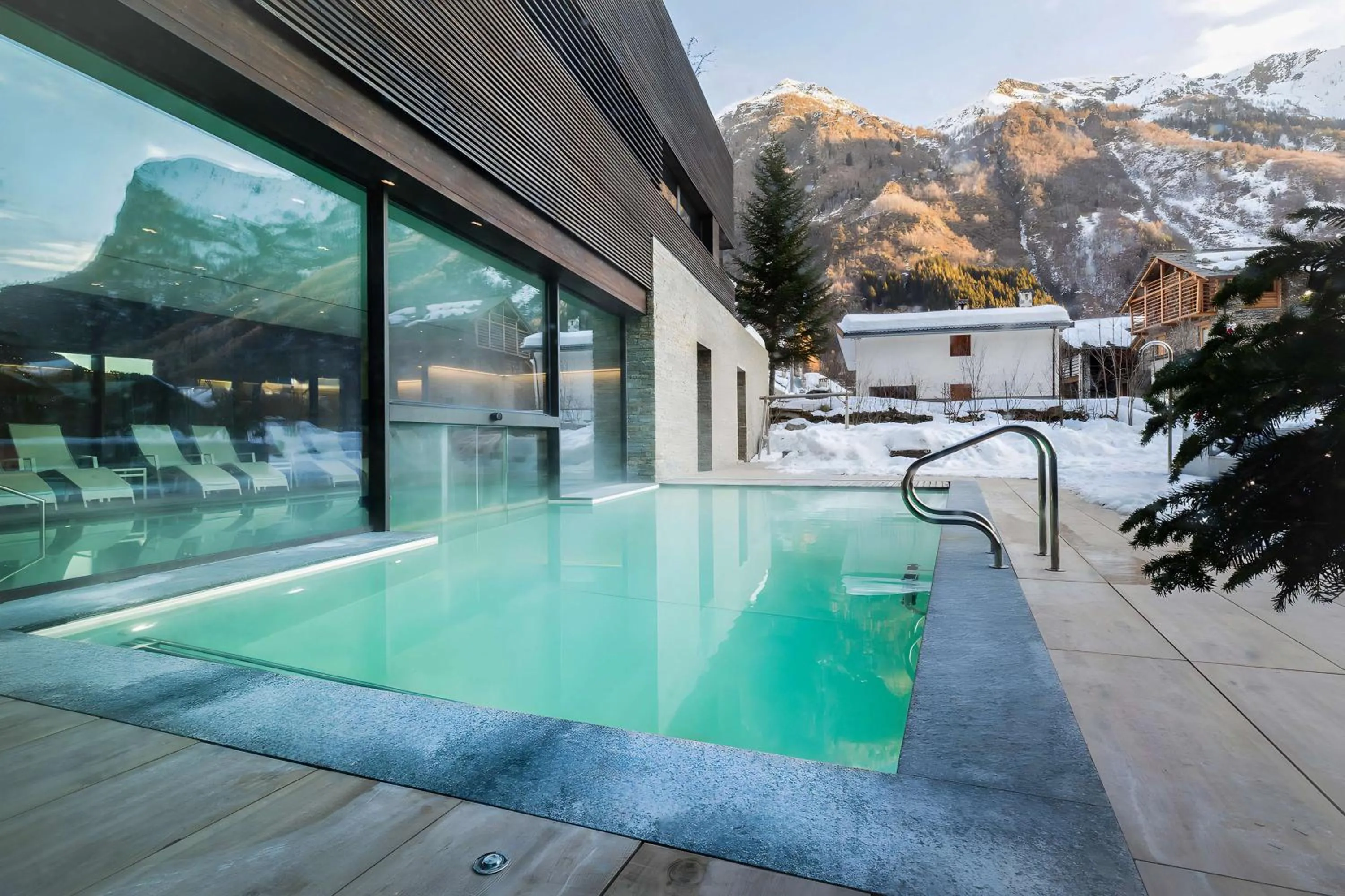 Pool view in NH Collection Alagna Mirtillo Rosso