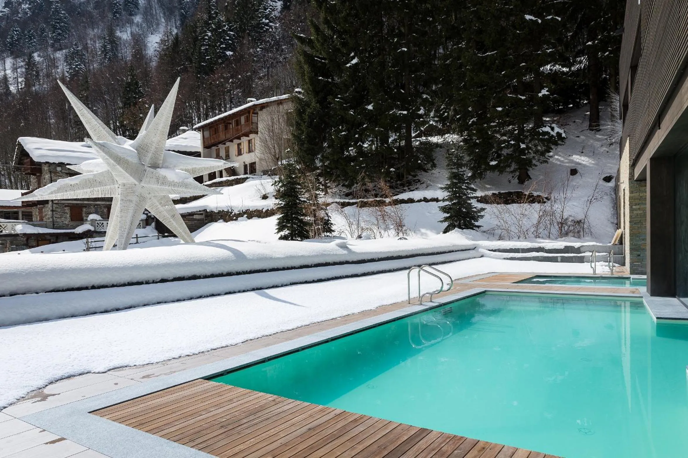 Swimming pool in NH Collection Alagna Mirtillo Rosso