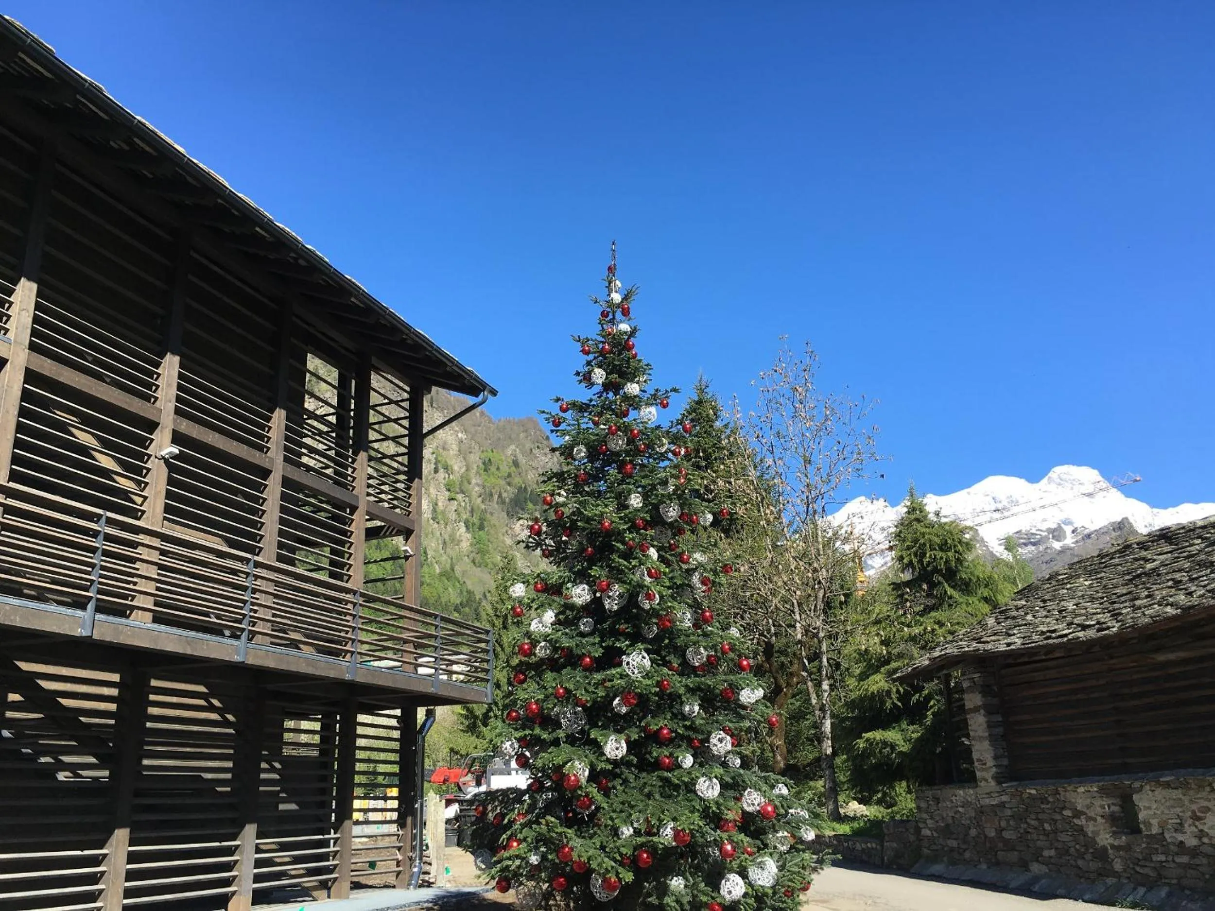 Facade/entrance in NH Collection Alagna Mirtillo Rosso