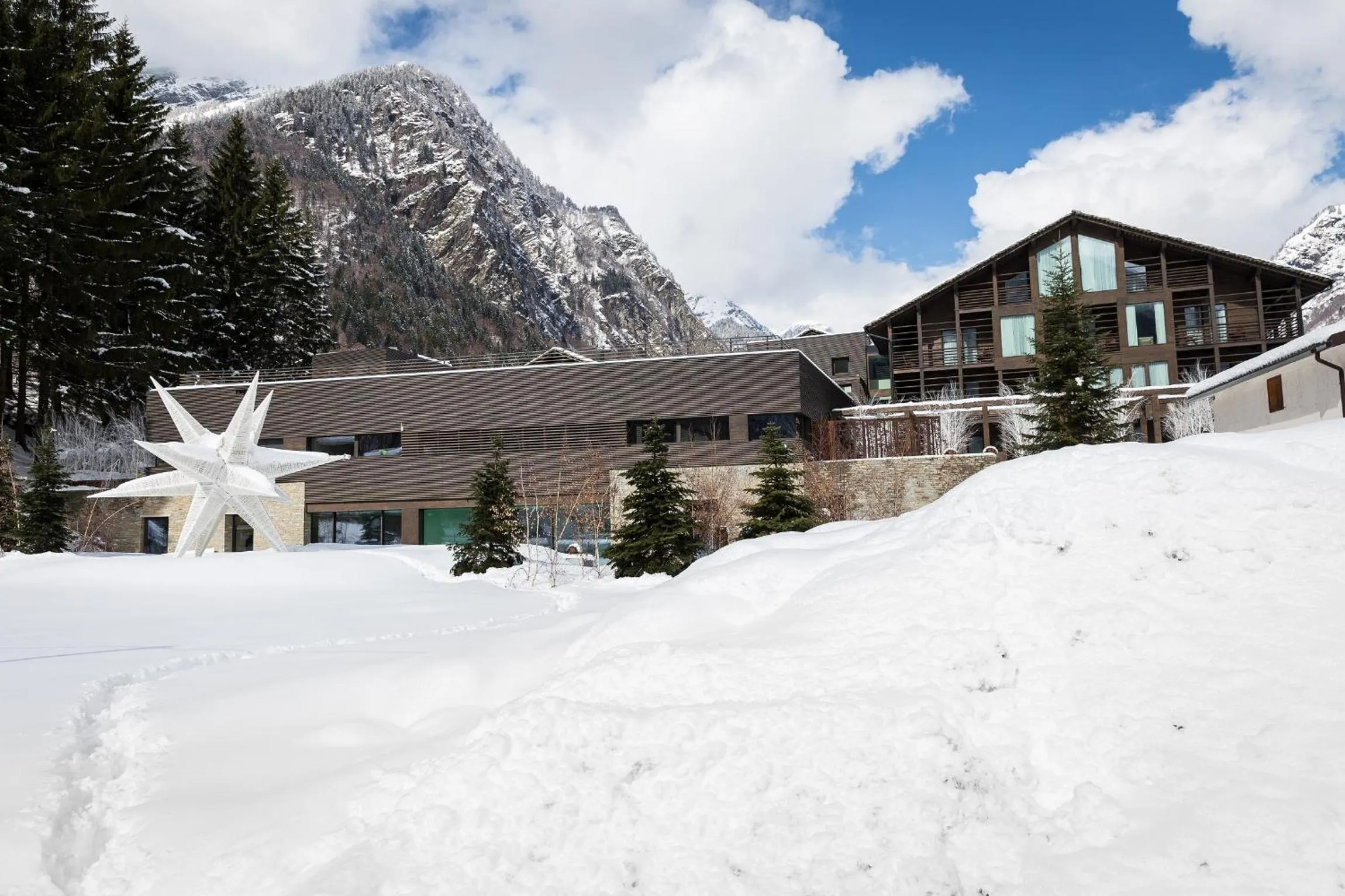 Mountain view in NH Collection Alagna Mirtillo Rosso