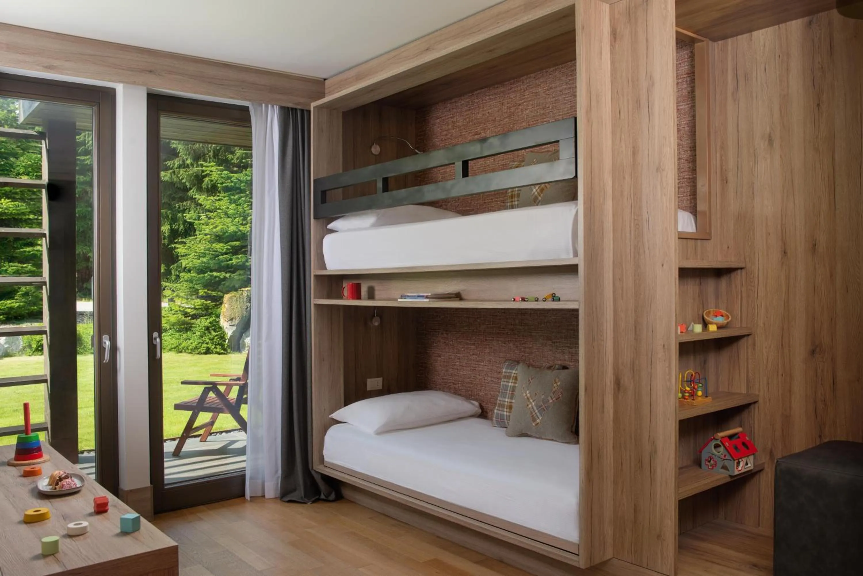 View (from property/room), Bed in NH Collection Alagna Mirtillo Rosso