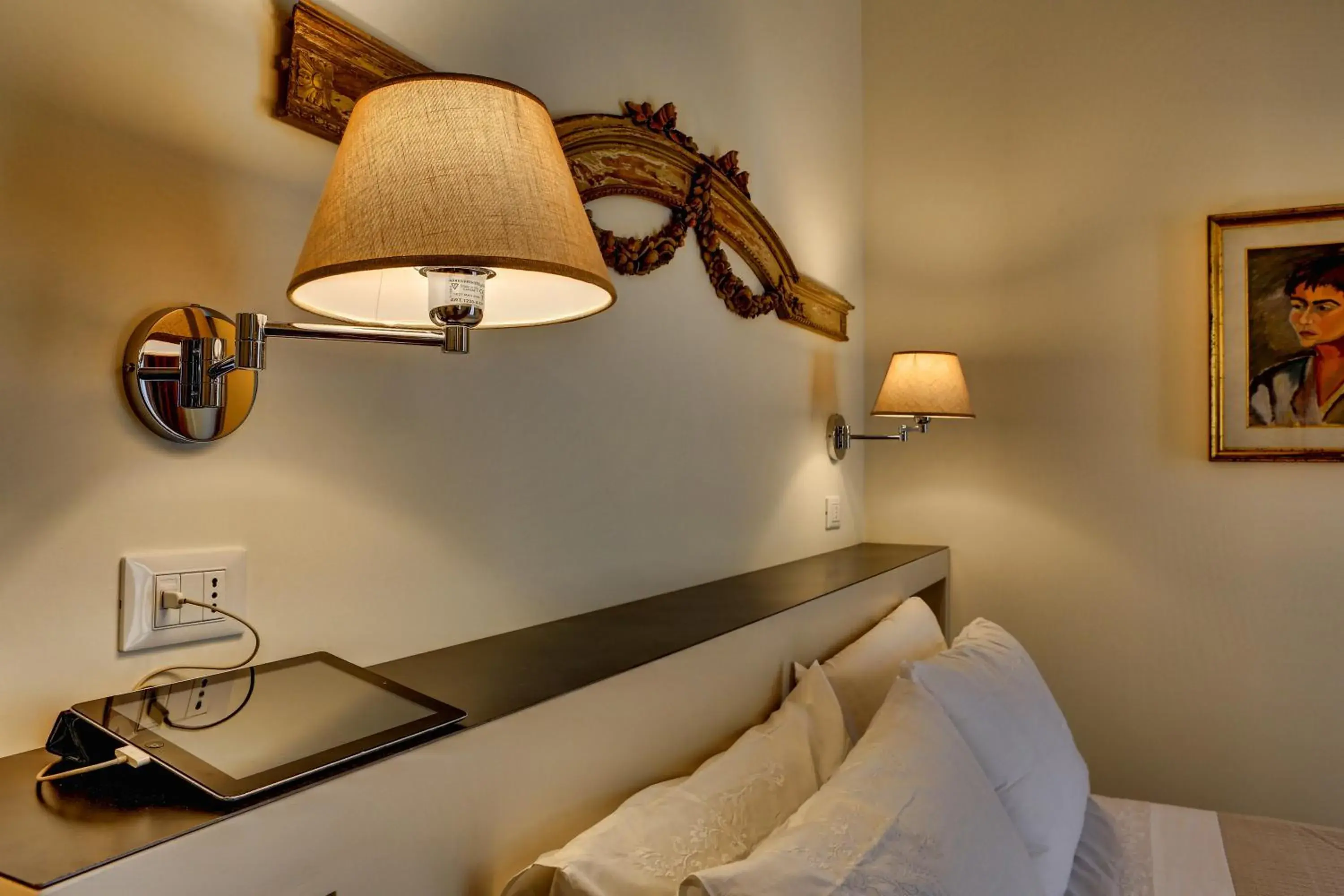 Decorative detail, Bed in Casa Sotgiu Guest House Decorative detail, Bed in Casa Sotgiu Guest House