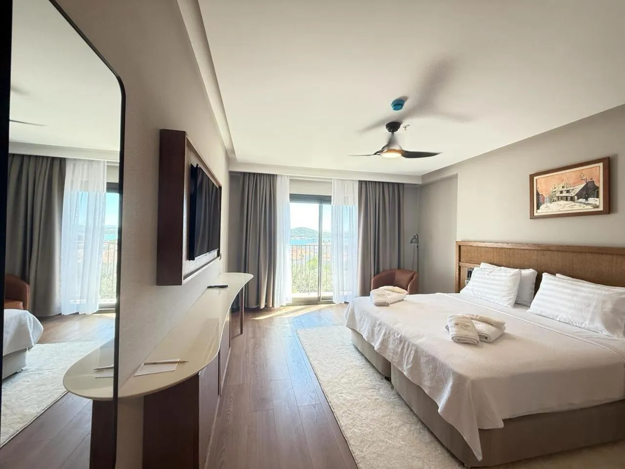 Bed in Cunda Kızılca Deluxe Hotel & SPA