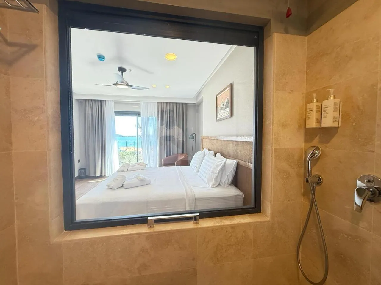 Bed in Cunda Kızılca Deluxe Hotel & SPA