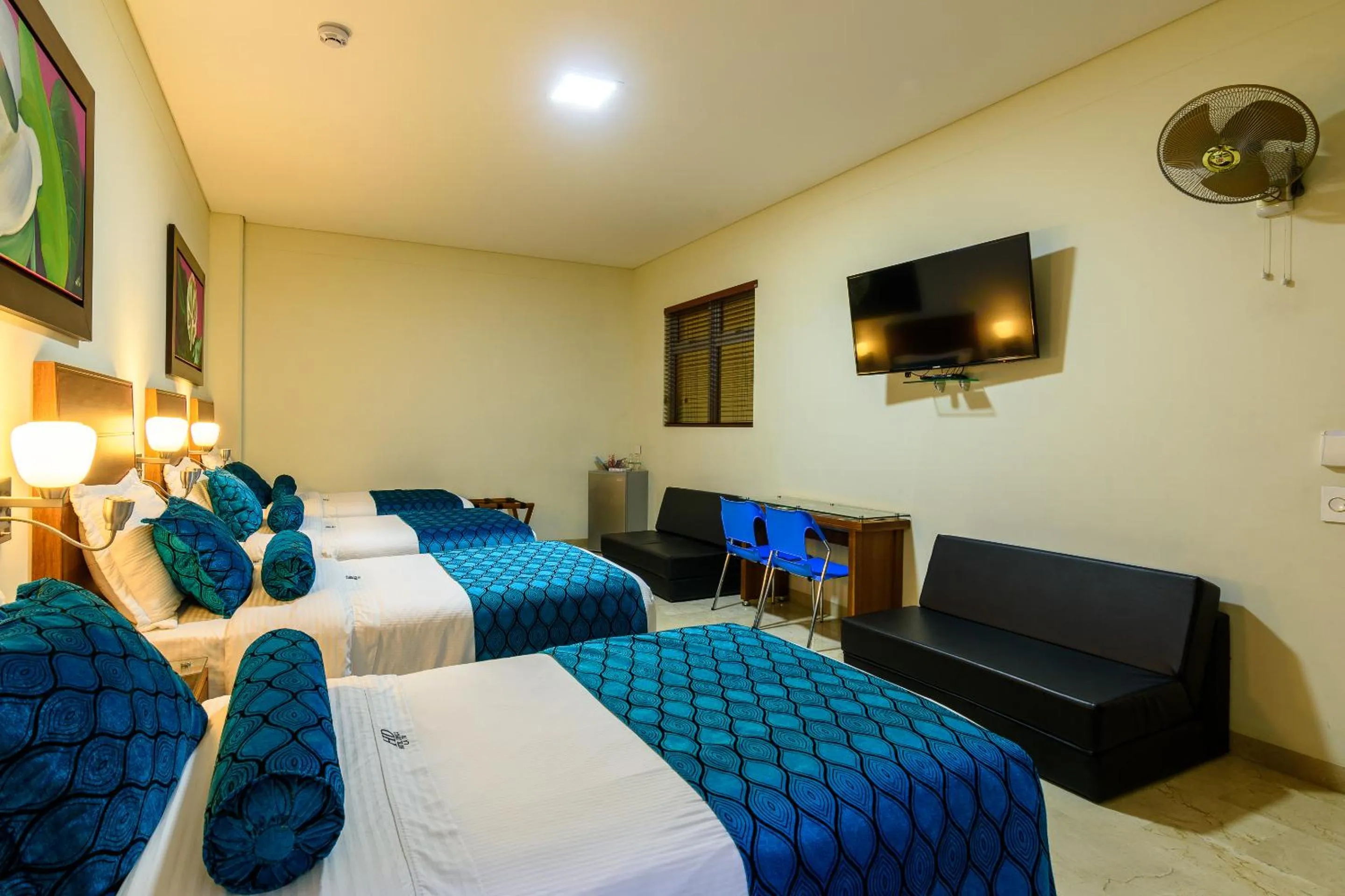 Living room, Bed in Hotel Dorado La 70