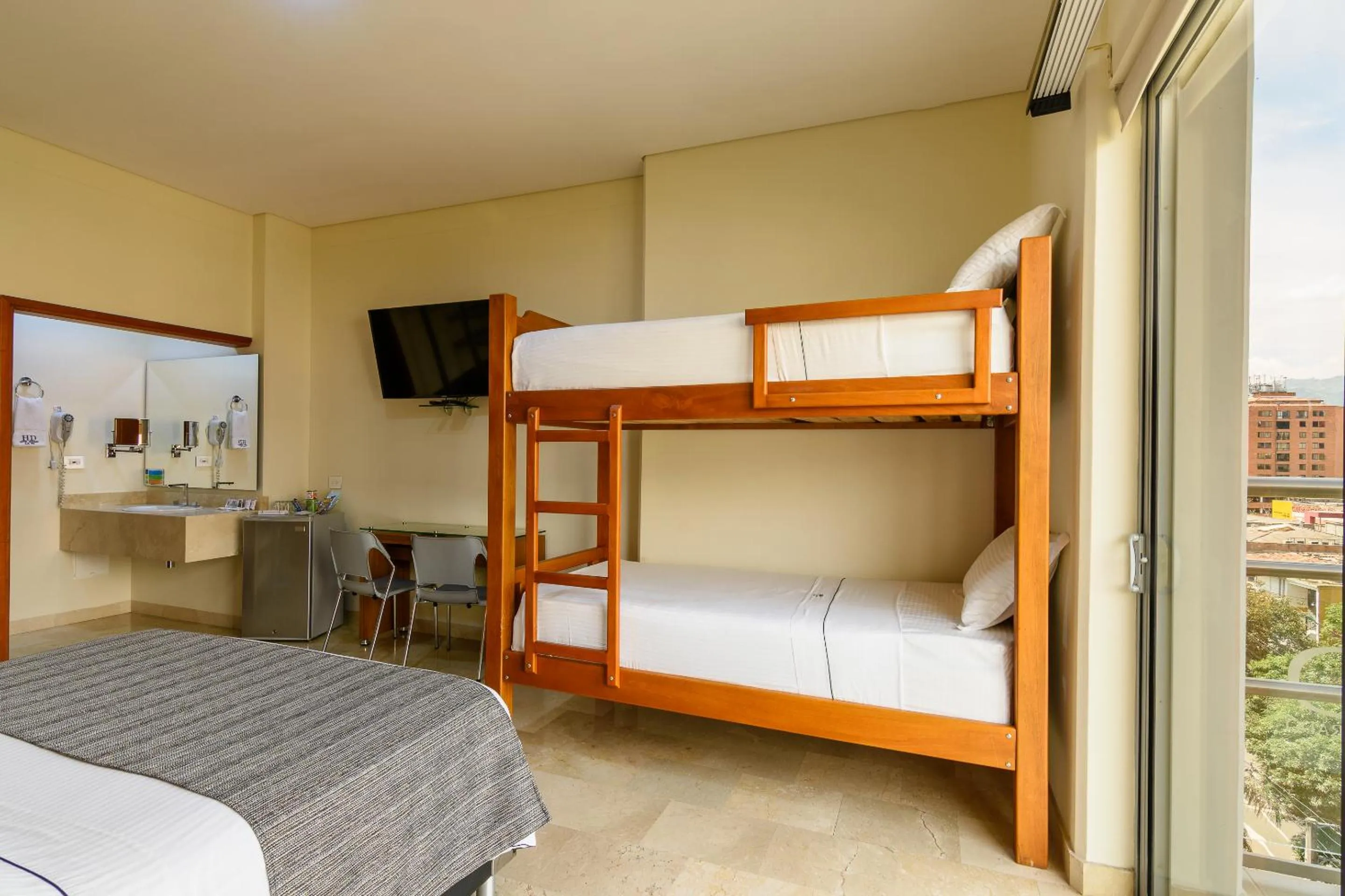 TV and multimedia, Bed in Hotel Dorado La 70