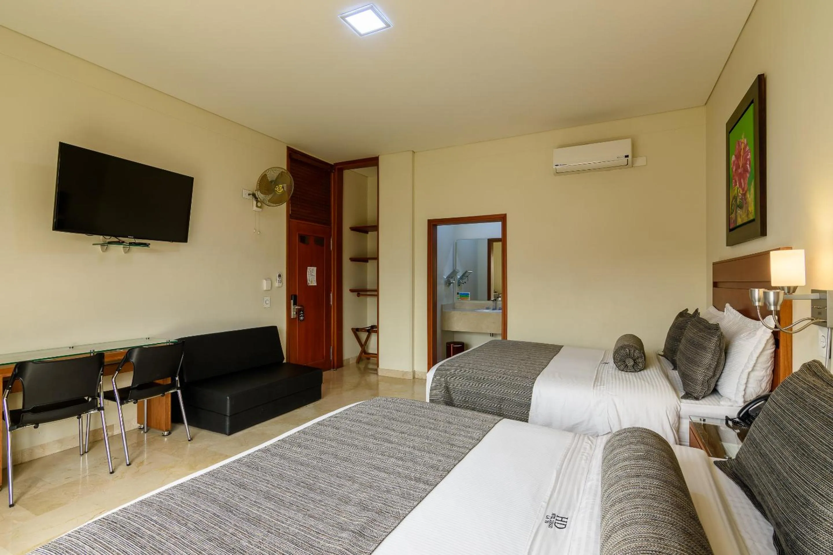 Photo of the whole room, Bed in Hotel Dorado La 70