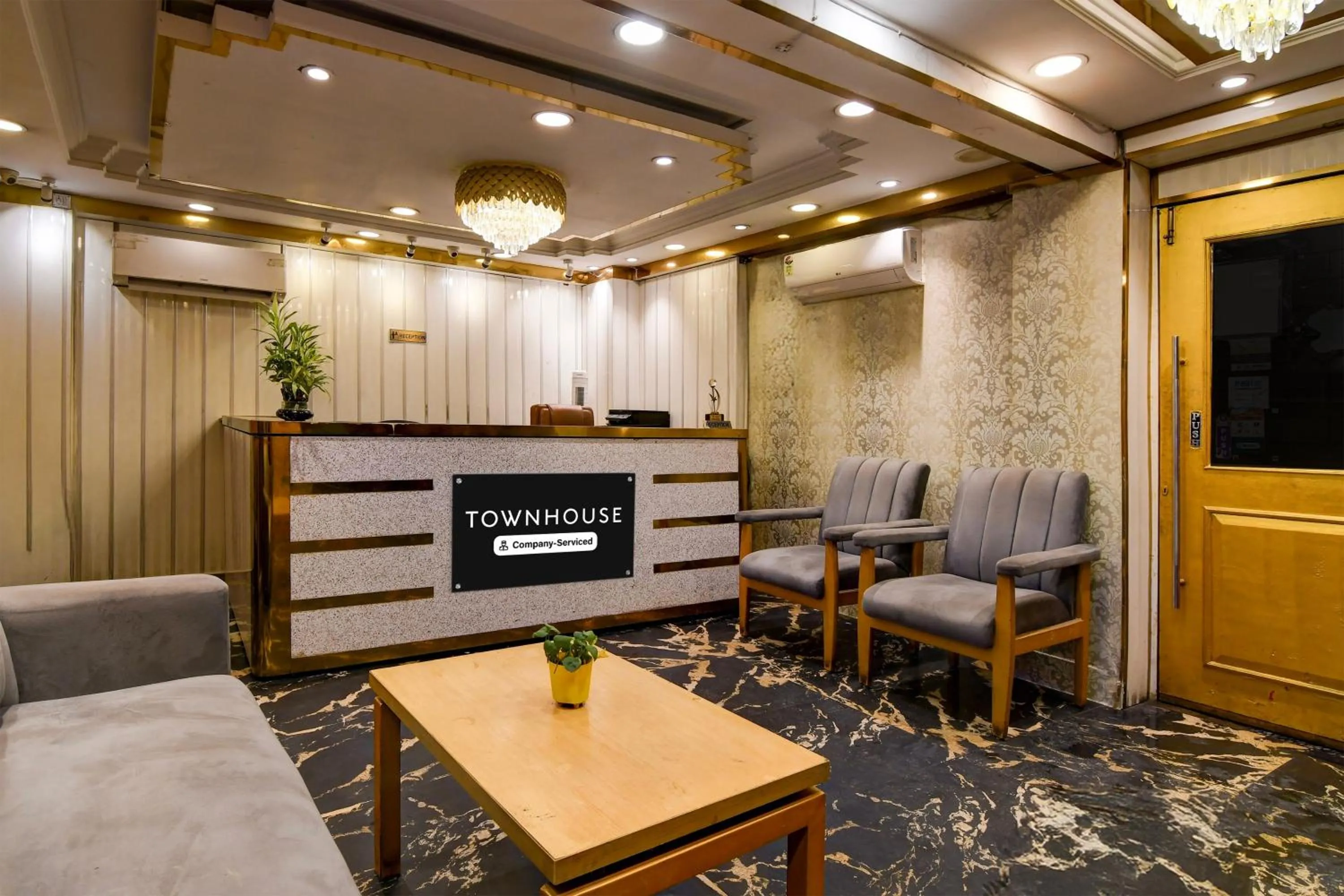 Lobby or reception in Super Townhouse Parkstreet Formerly Hotel Royal Garden