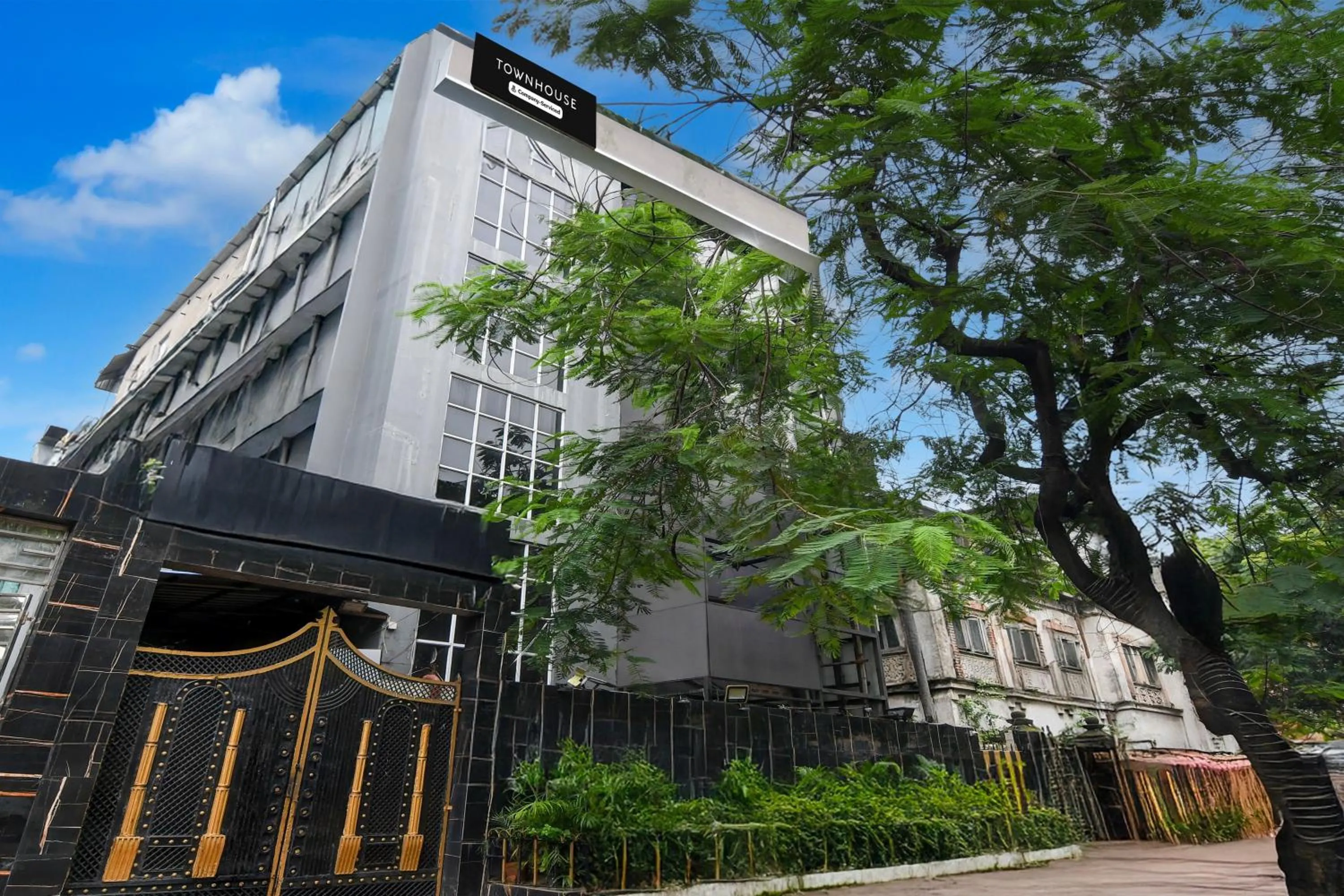 Facade/entrance in Super Townhouse Parkstreet Formerly Hotel Royal Garden