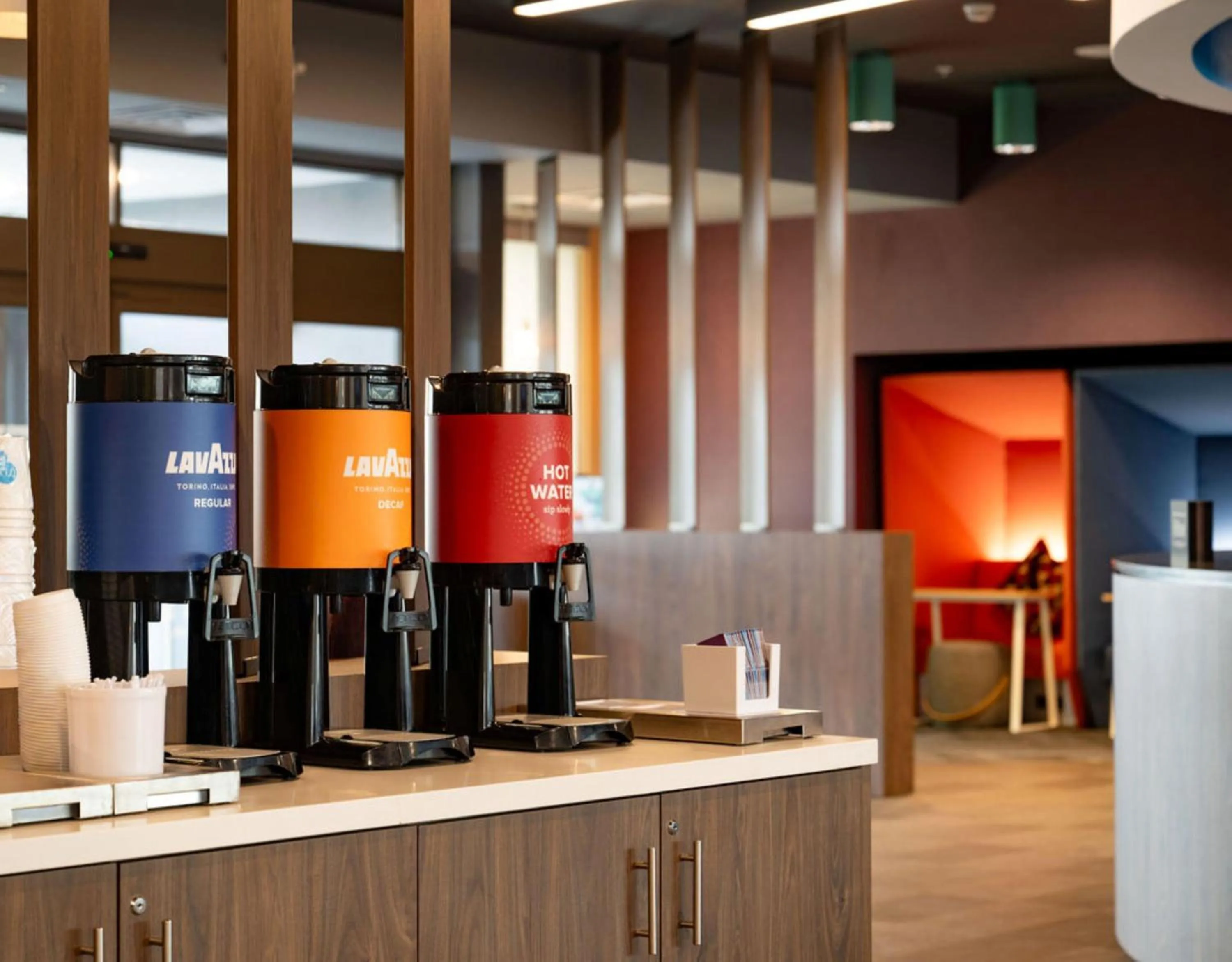 Dining area in Tru By Hilton Grimes Des Moines