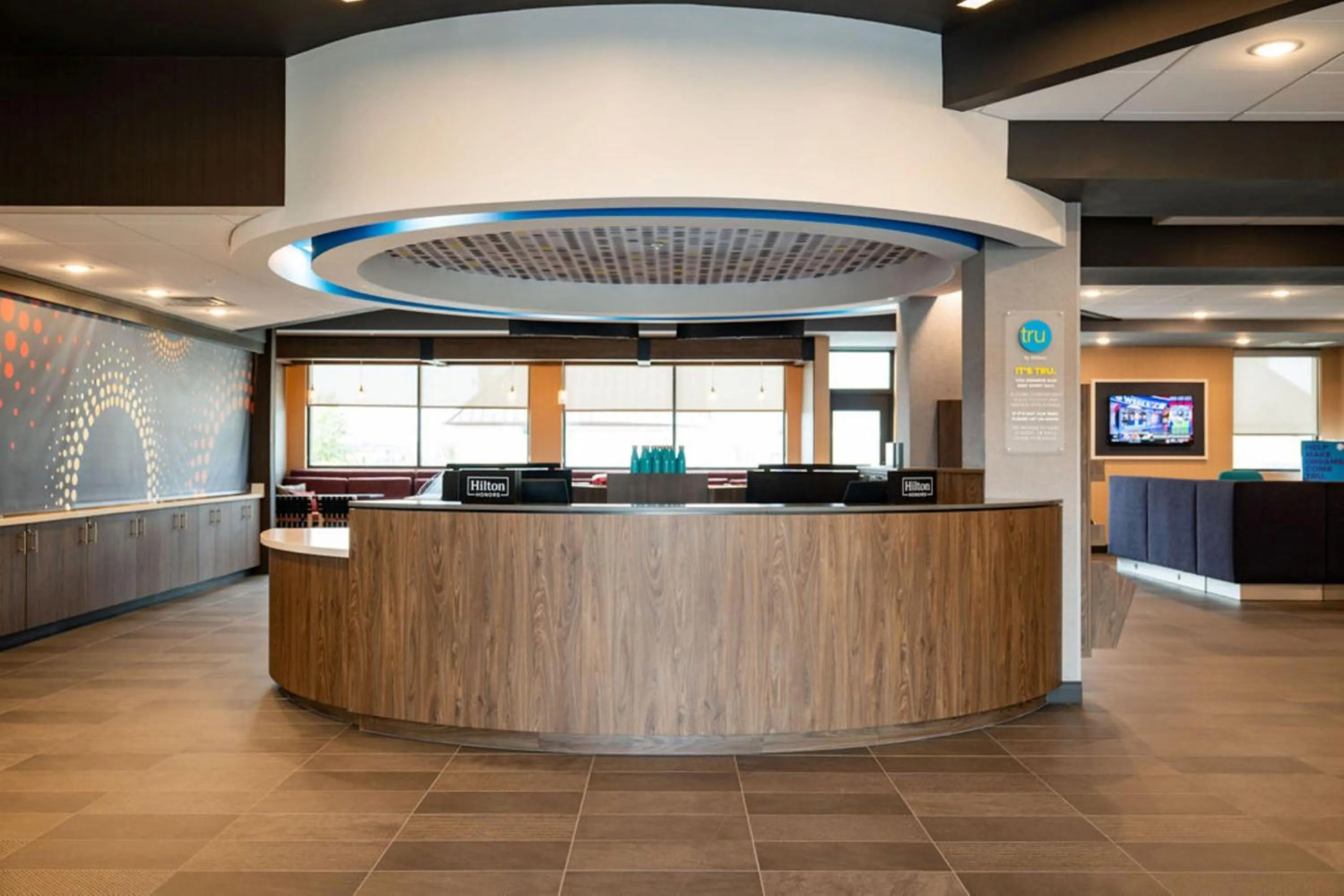 Lobby or reception in Tru By Hilton Grimes Des Moines