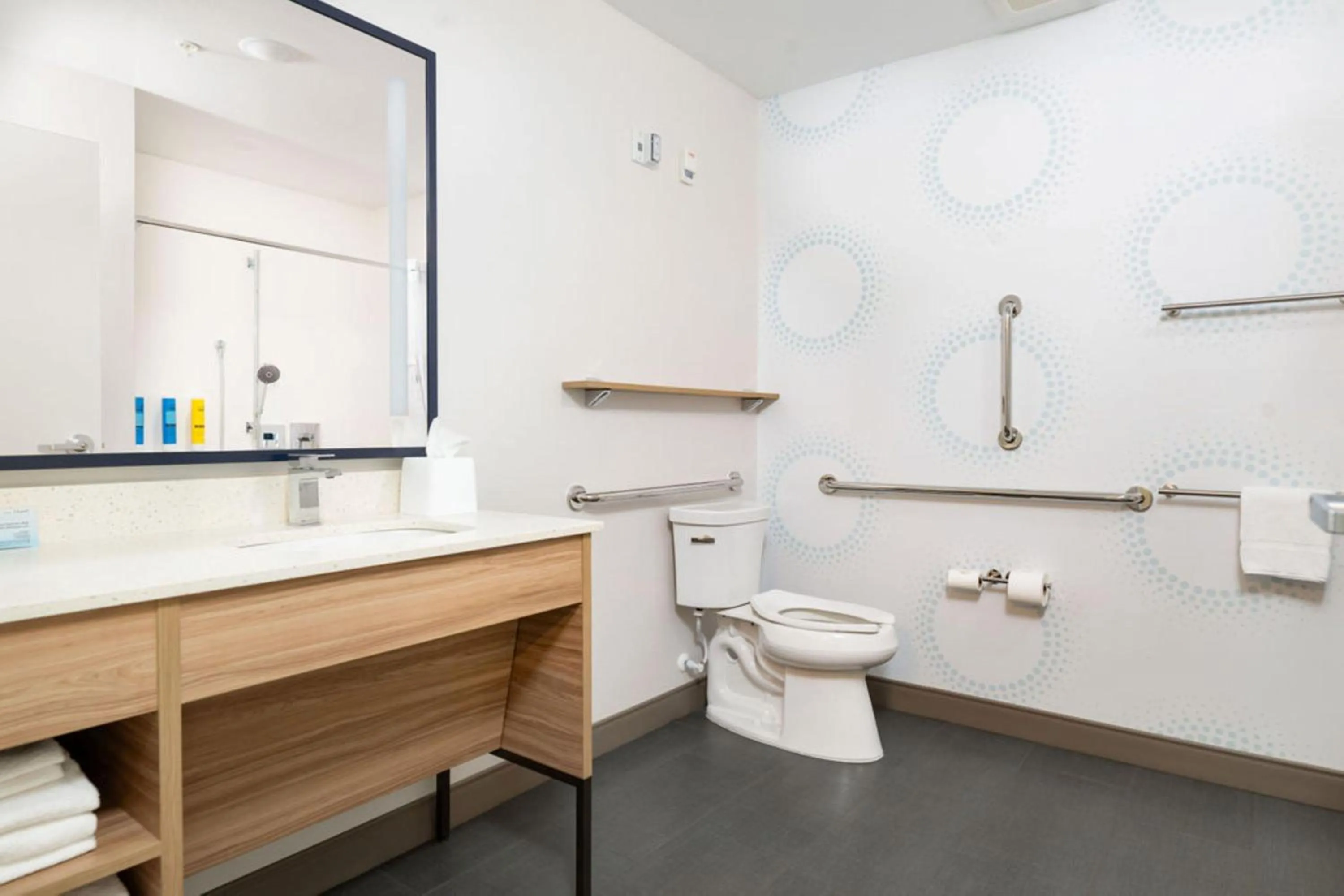 Bathroom in Tru By Hilton Grimes Des Moines