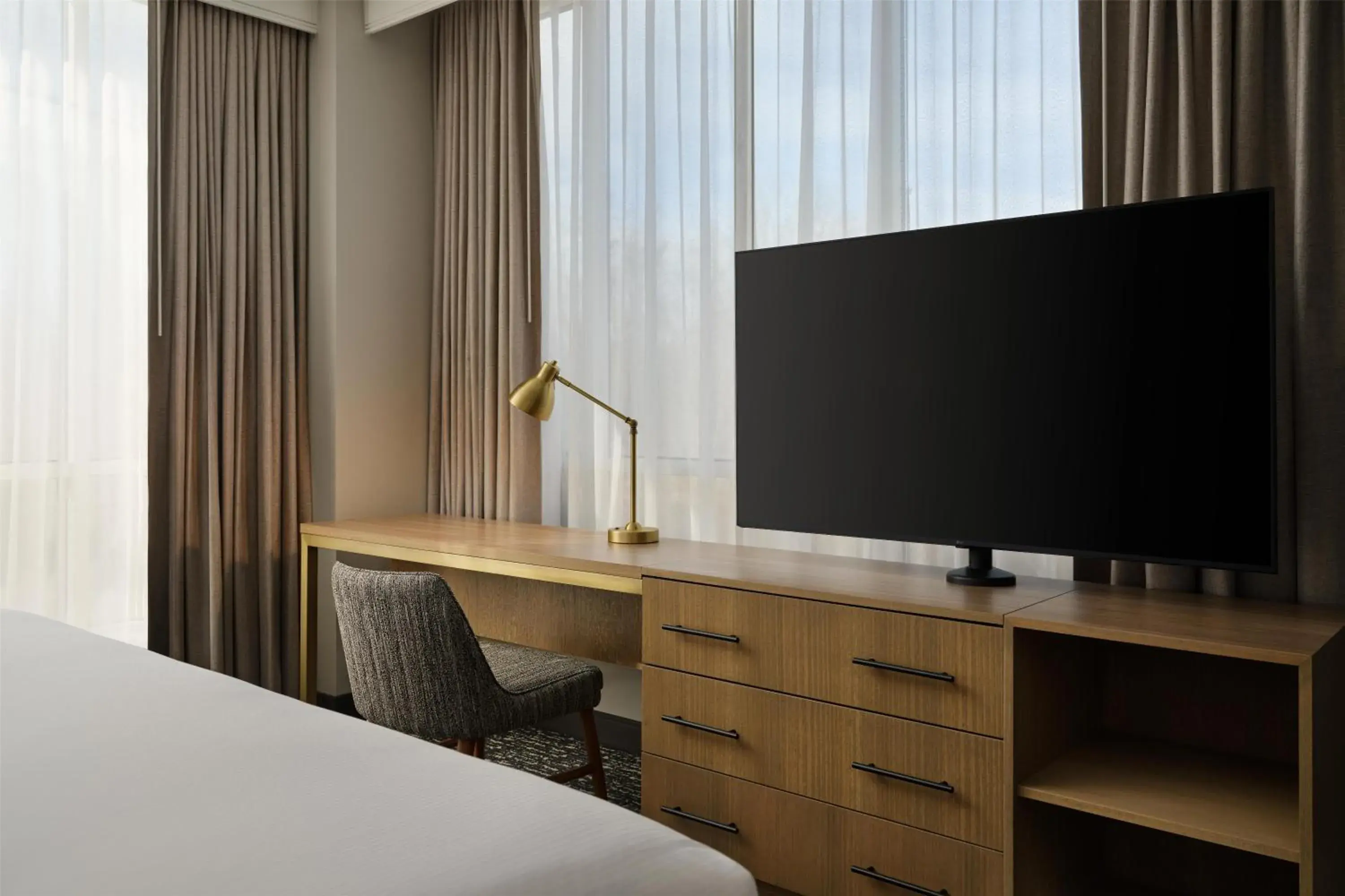 Corner King Room in Doubletree By Hilton Greenville Airport Corner King Room in Doubletree By Hilton Greenville Airport