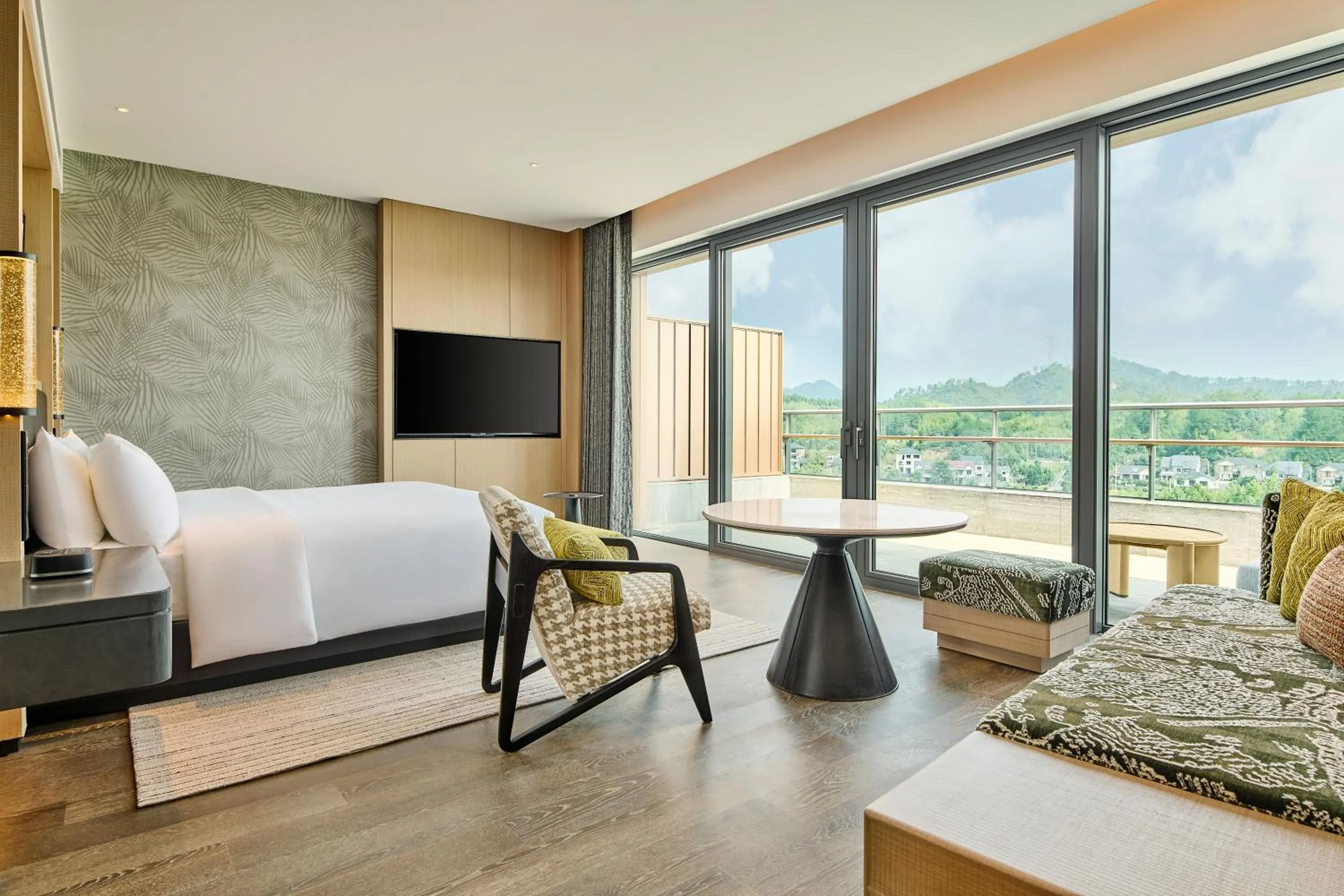 Bedroom, Bed in Shu Hua Hotel Tianmu Mountain, Curio Collection By Hilton