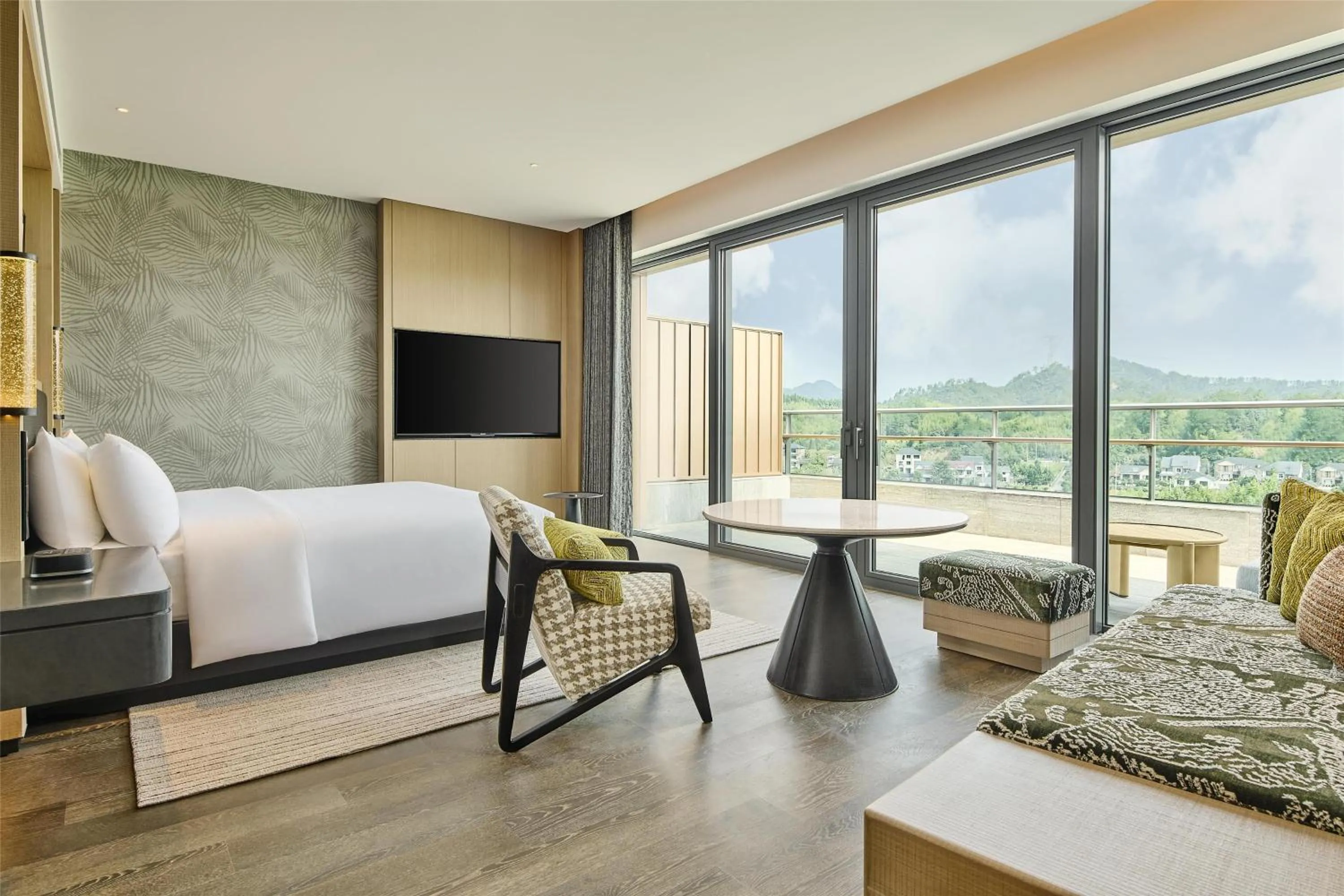 Bed in Shu Hua Hotel Tianmu Mountain, Curio Collection By Hilton