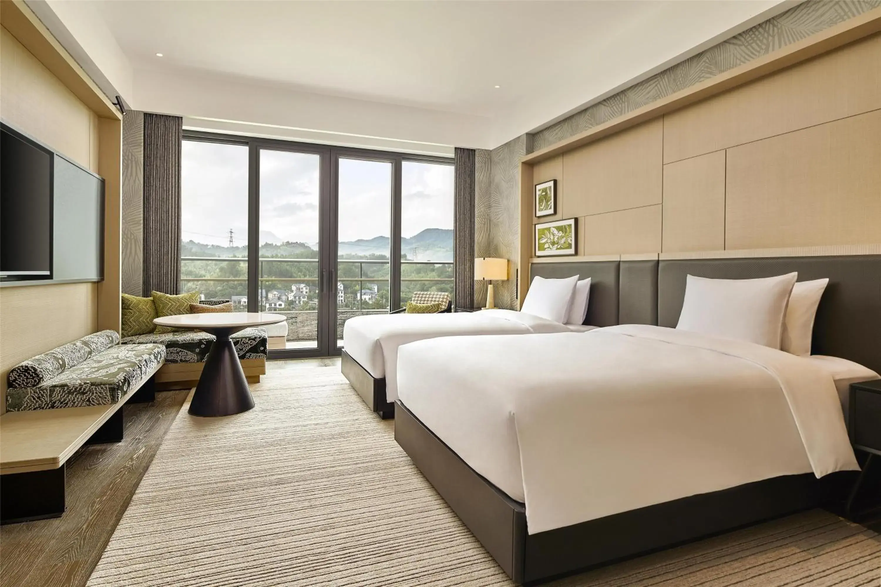 Deluxe Twin Room in Shu Hua Hotel Tianmu Mountain, Curio Collection By Hilton Deluxe Twin Room in Shu Hua Hotel Tianmu Mountain, Curio Collection By Hilton