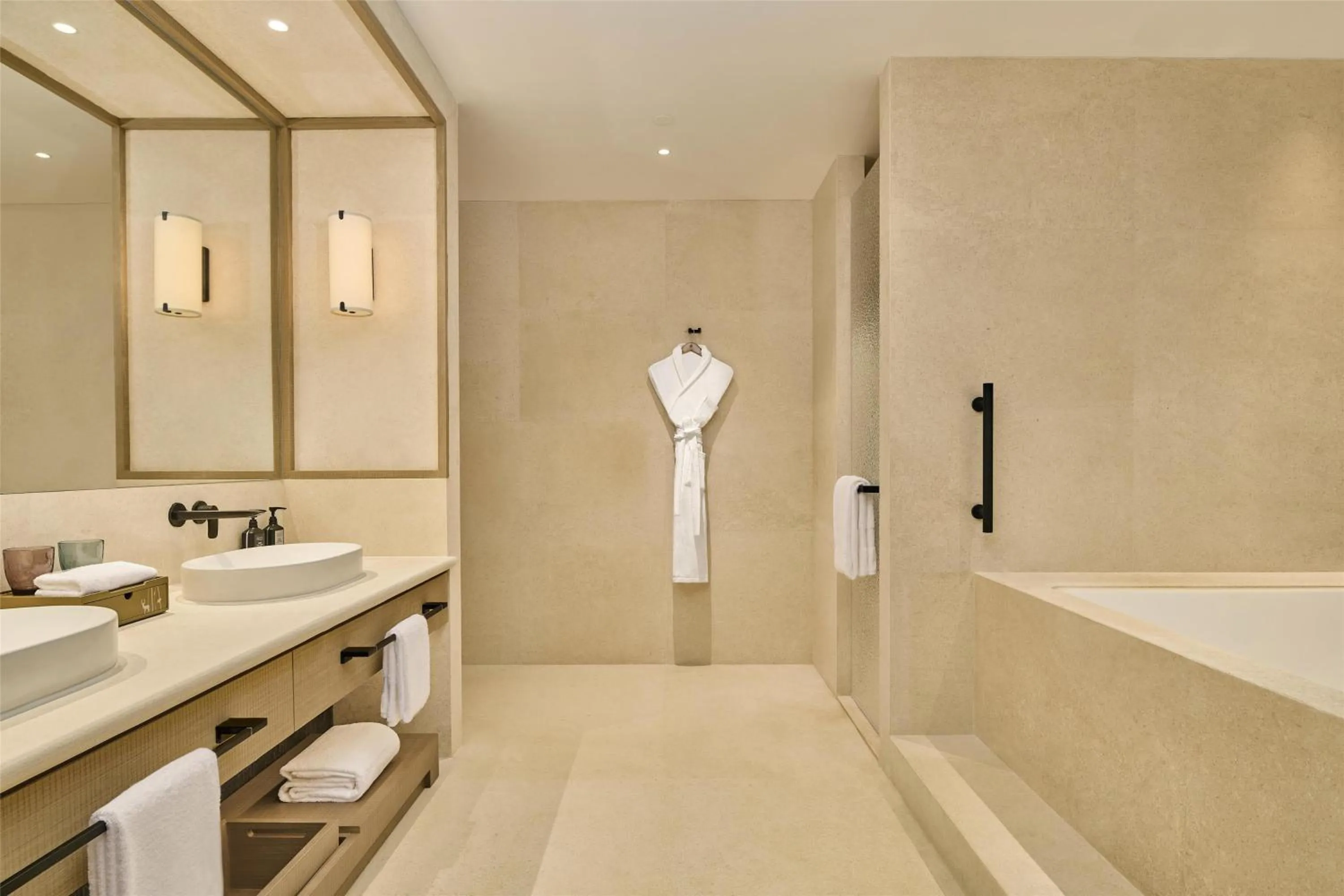 Bathroom in Shu Hua Hotel Tianmu Mountain, Curio Collection By Hilton