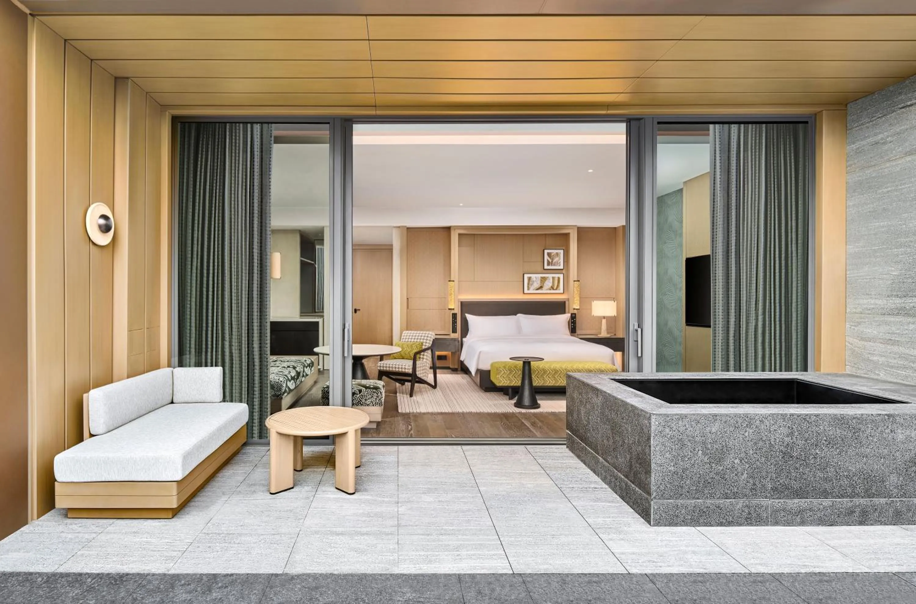 Photo of the whole room, Bed in Shu Hua Hotel Tianmu Mountain, Curio Collection By Hilton