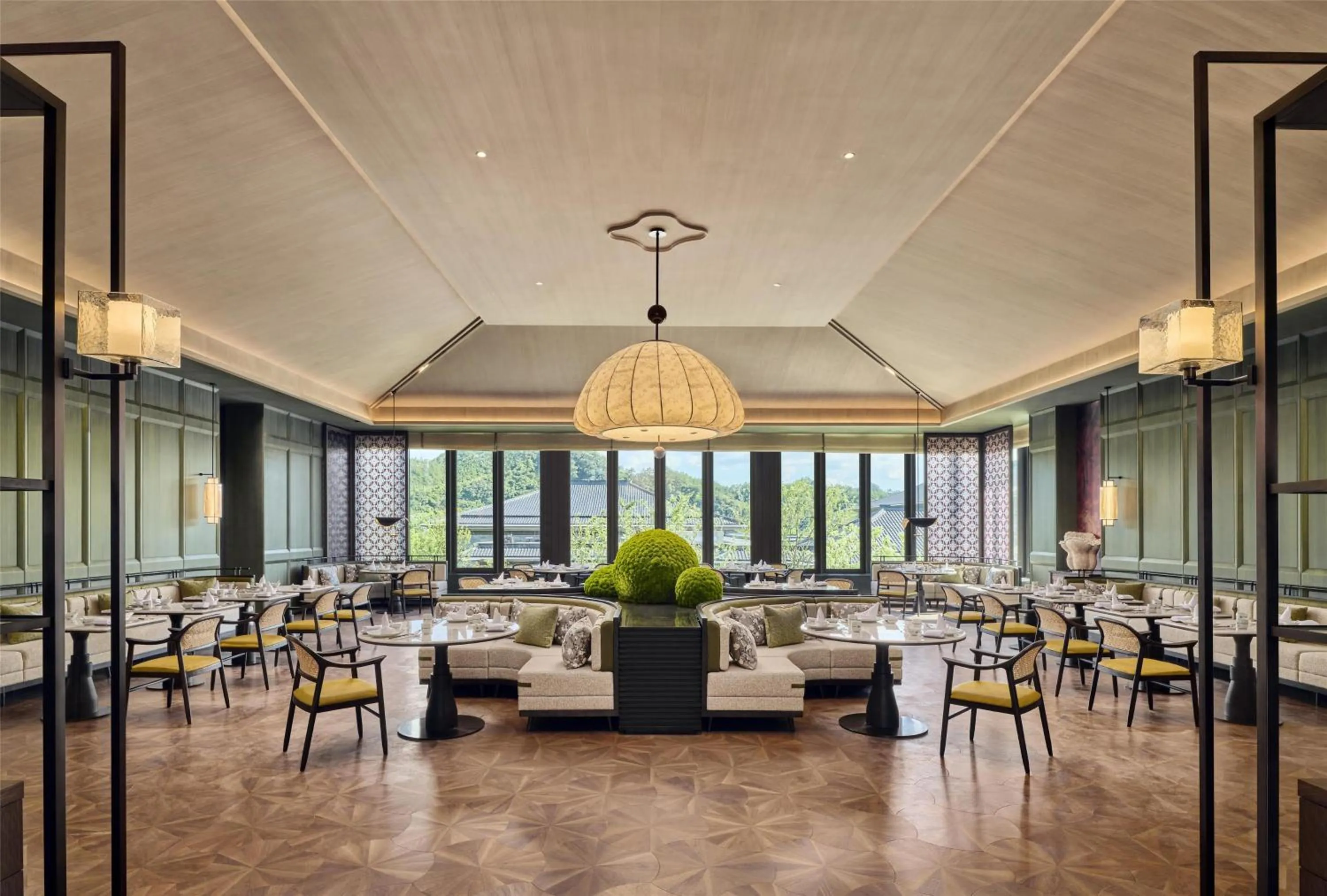 Restaurant/places to eat in Shu Hua Hotel Tianmu Mountain, Curio Collection By Hilton