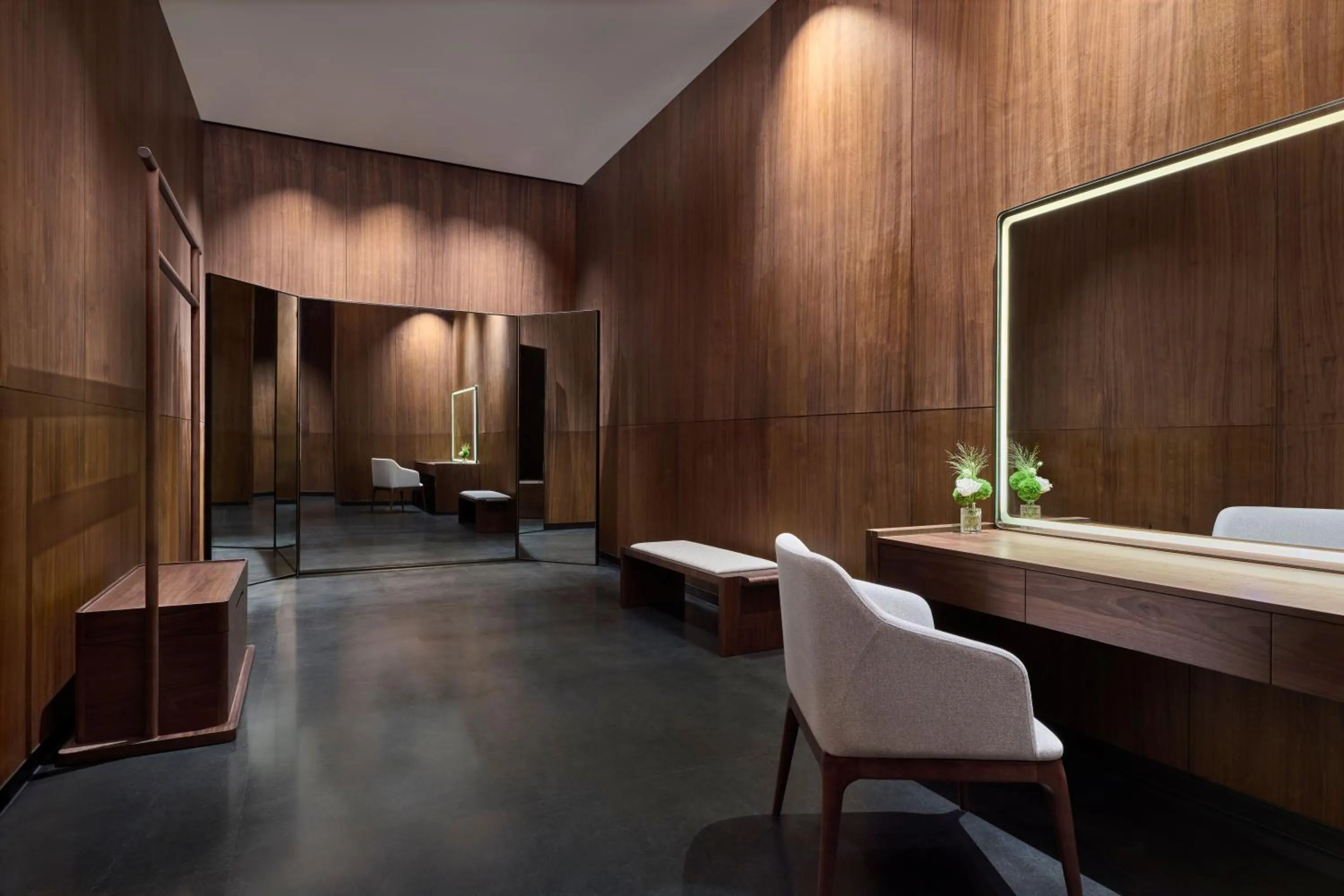 Meeting/conference room in Shu Hua Hotel Tianmu Mountain, Curio Collection By Hilton