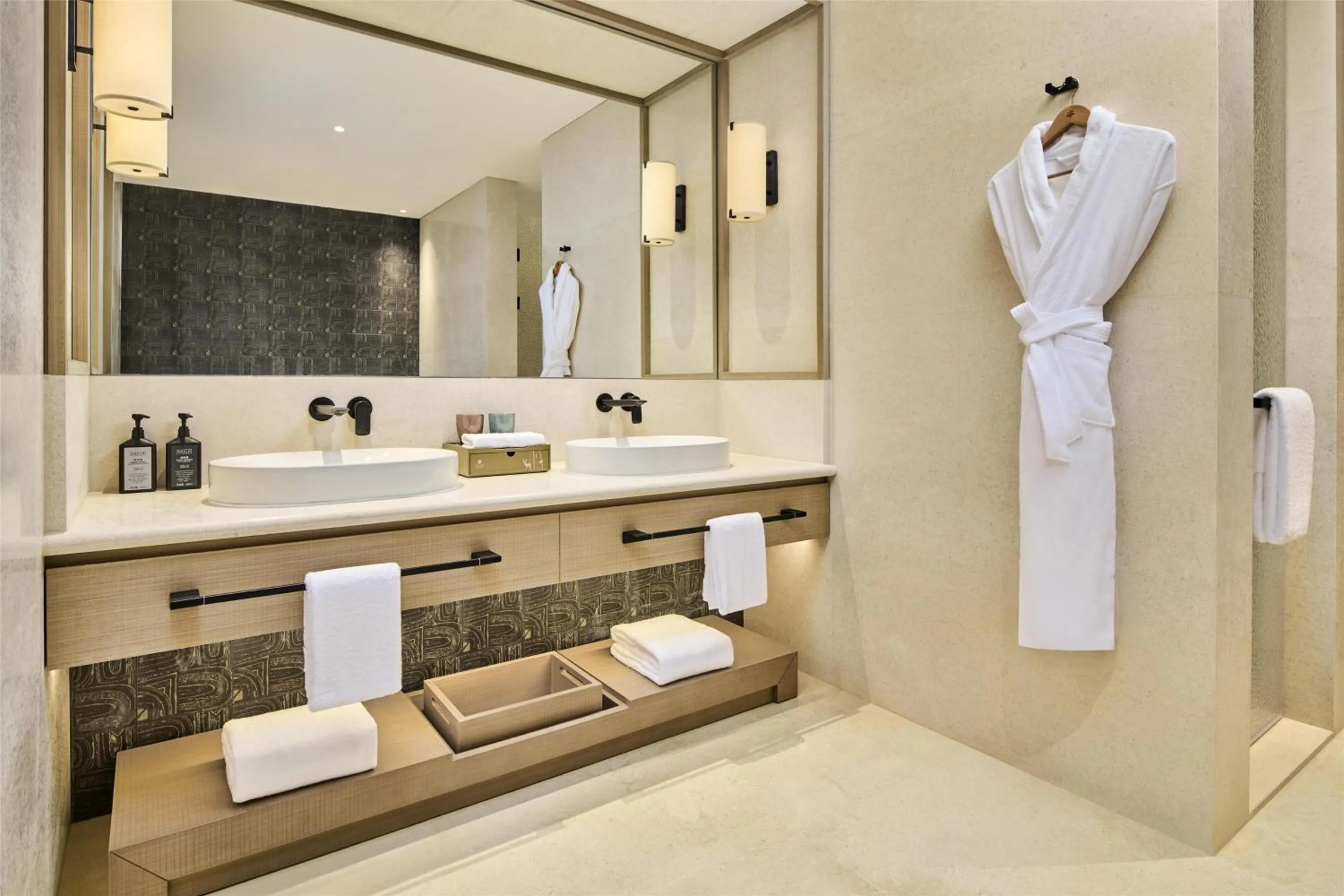 Bathroom in Shu Hua Hotel Tianmu Mountain, Curio Collection By Hilton