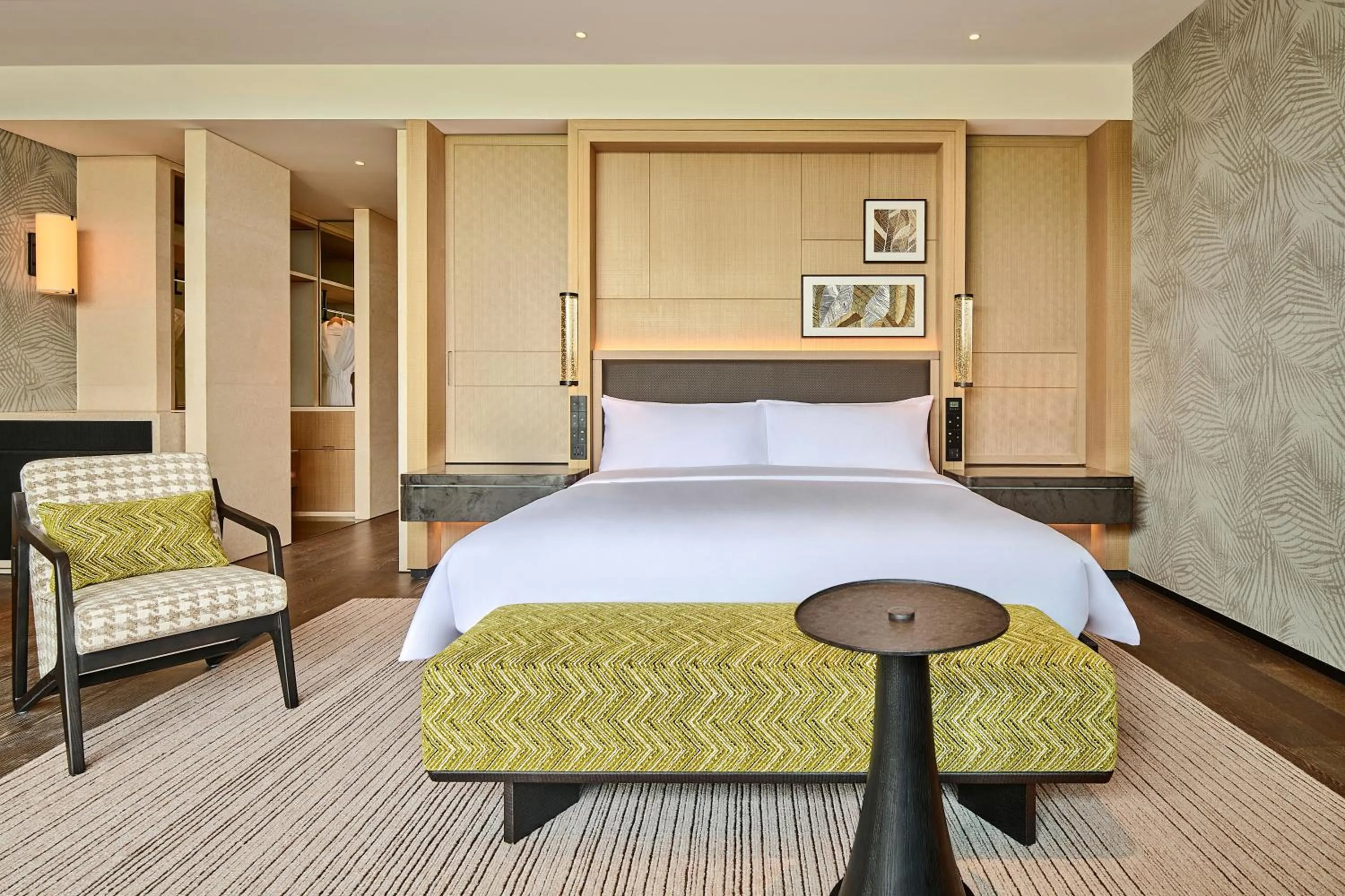 Bed in Shu Hua Hotel Tianmu Mountain, Curio Collection By Hilton