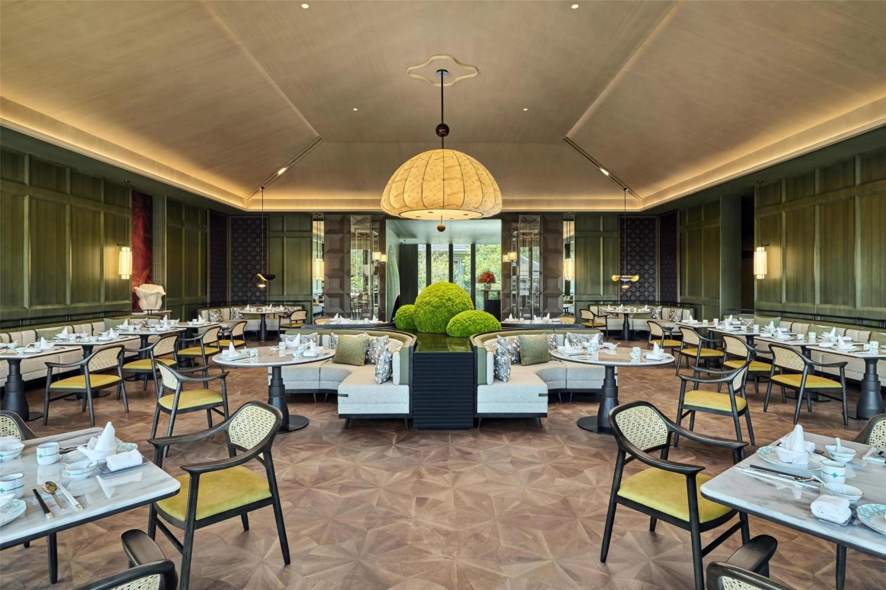 Restaurant/places to eat in Shu Hua Hotel Tianmu Mountain, Curio Collection By Hilton