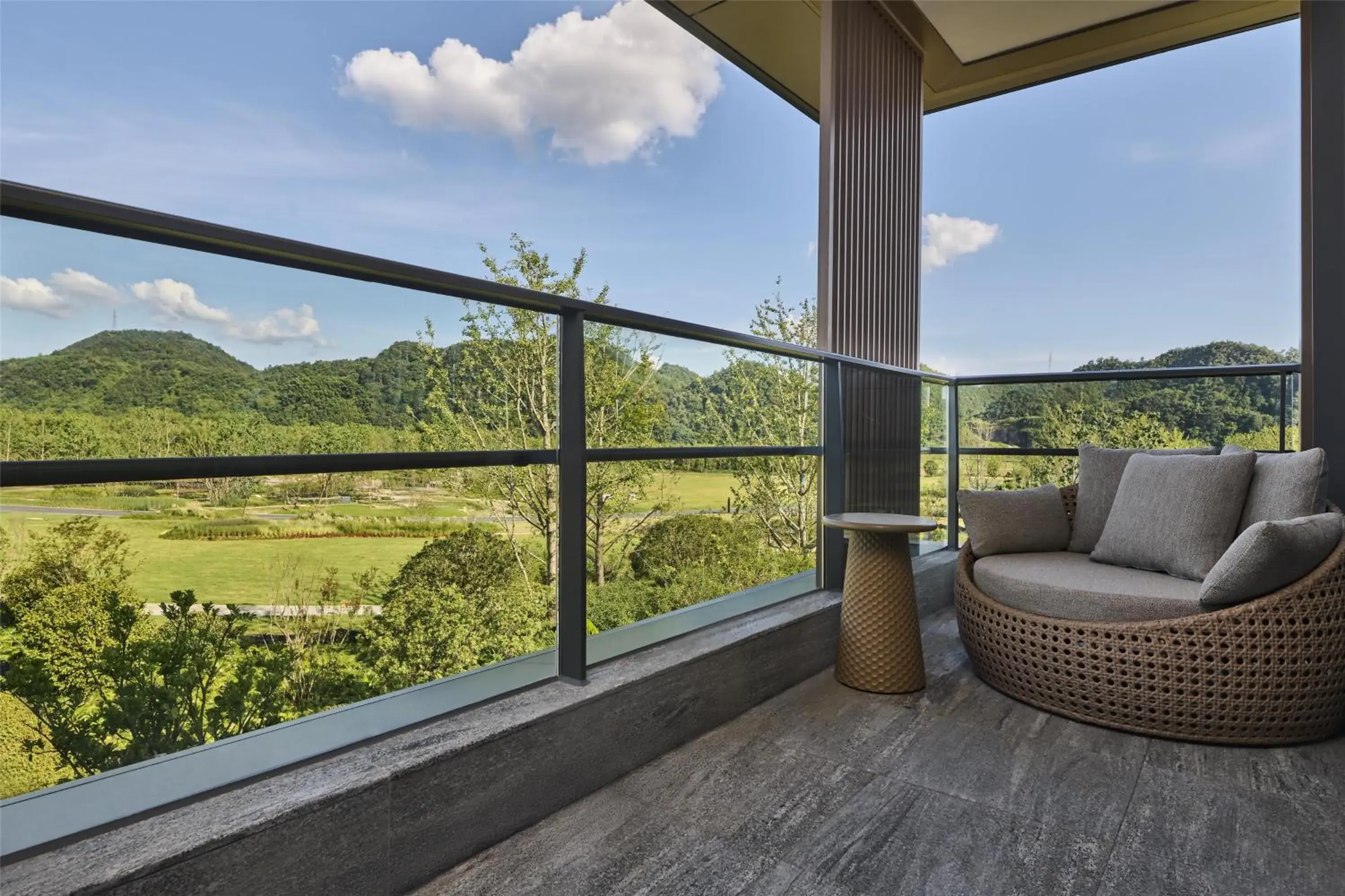 King Suite in Shu Hua Hotel Tianmu Mountain, Curio Collection By Hilton King Suite in Shu Hua Hotel Tianmu Mountain, Curio Collection By Hilton