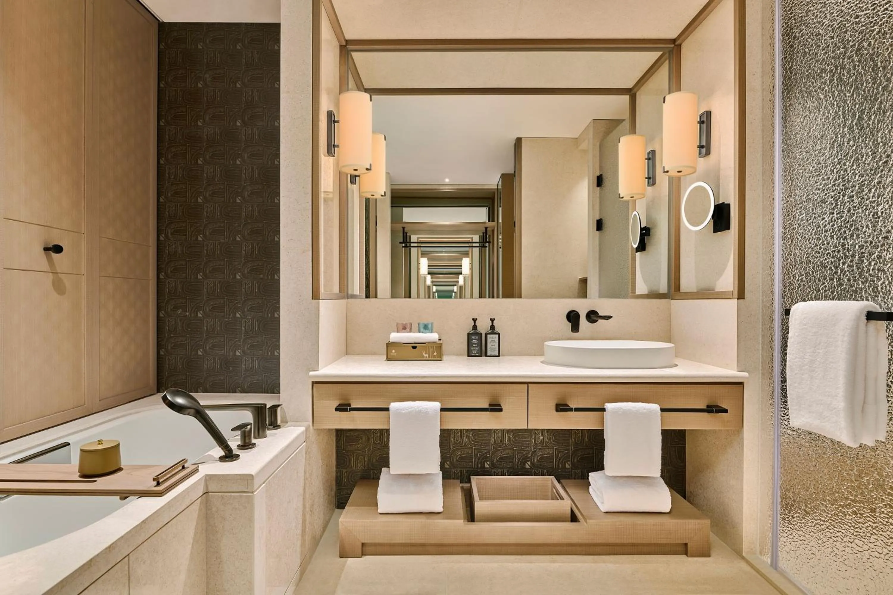 Bathroom in Shu Hua Hotel Tianmu Mountain, Curio Collection By Hilton