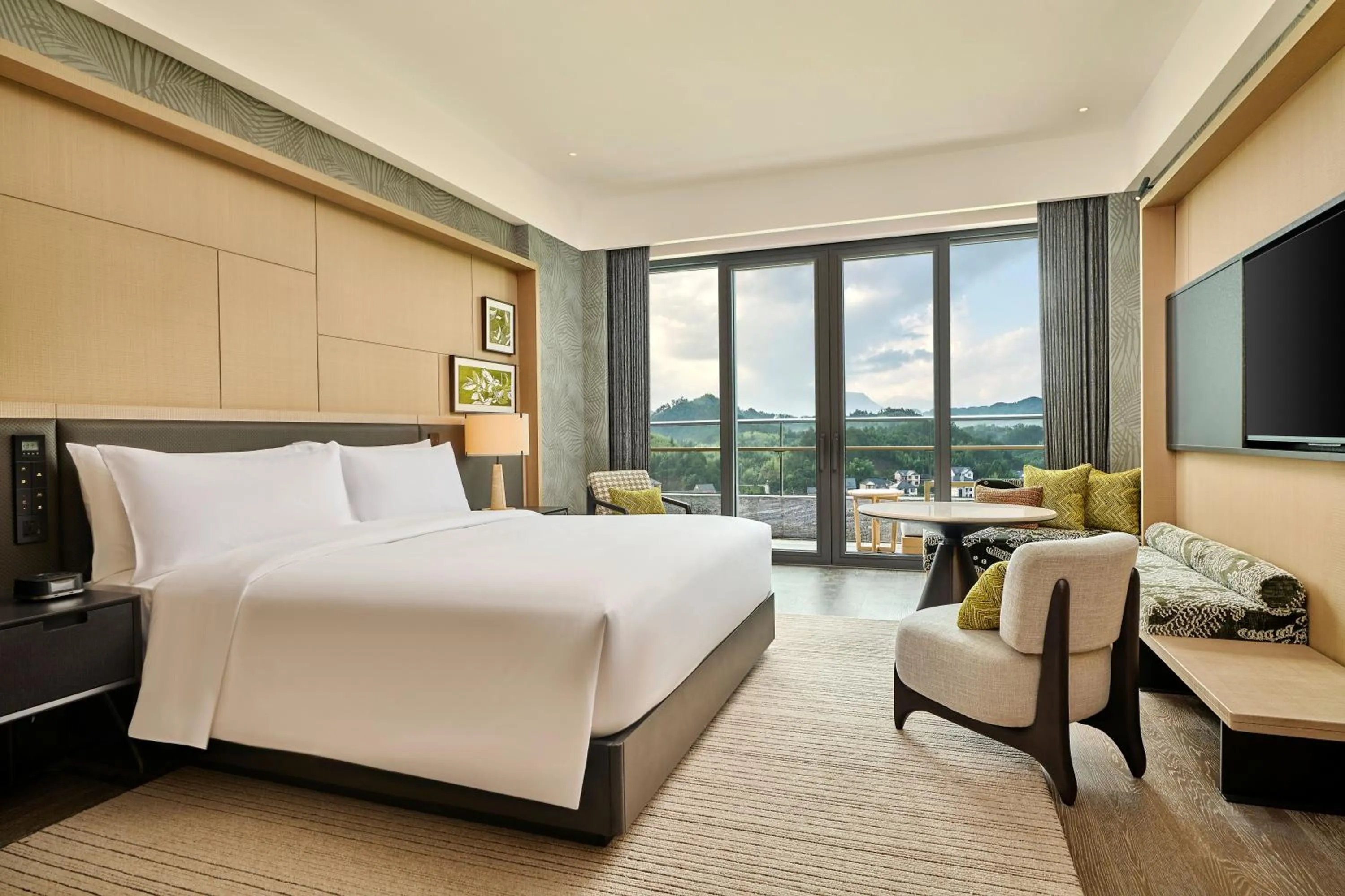 Mountain view, Bed in Shu Hua Hotel Tianmu Mountain, Curio Collection By Hilton