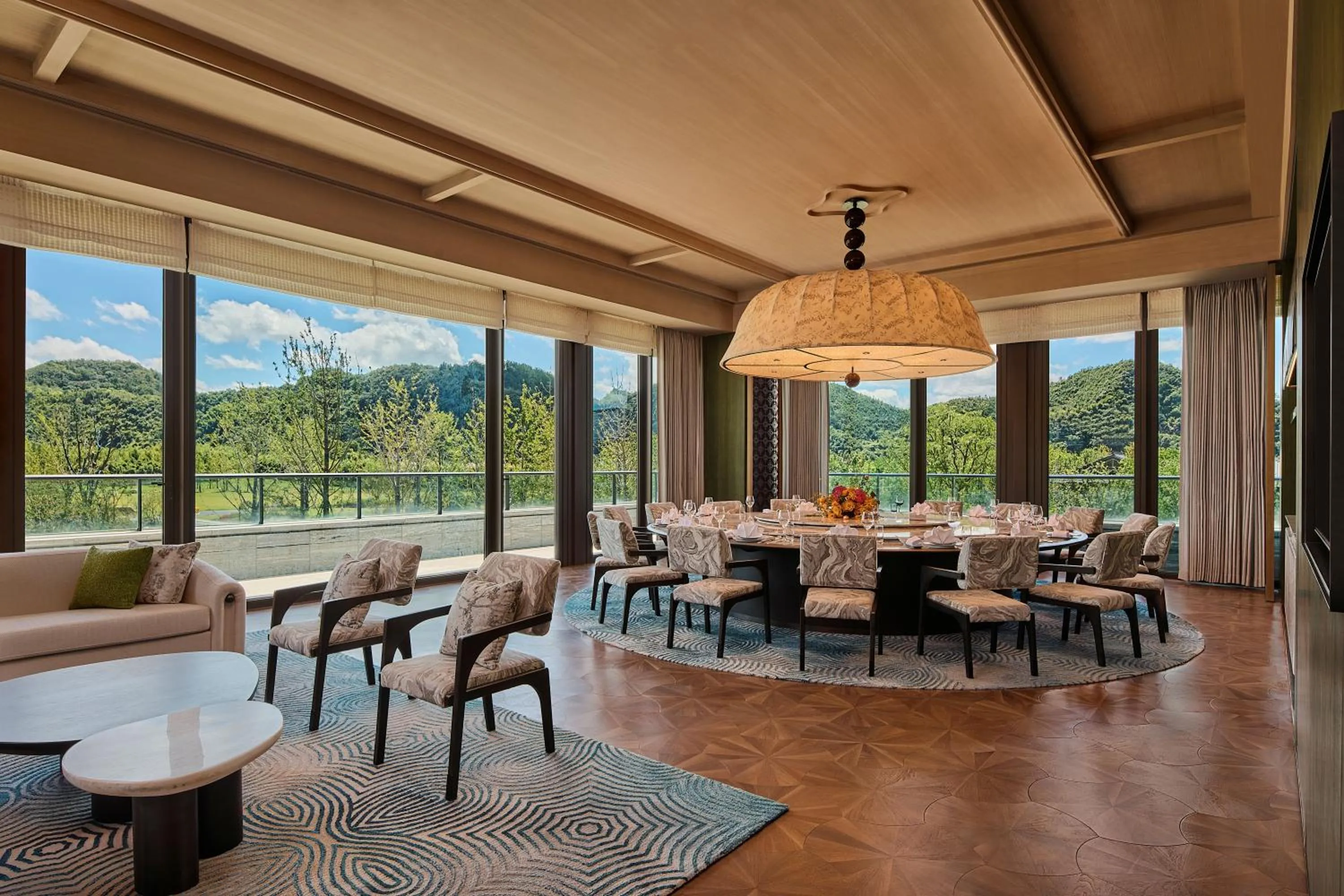 Restaurant/places to eat in Shu Hua Hotel Tianmu Mountain, Curio Collection By Hilton