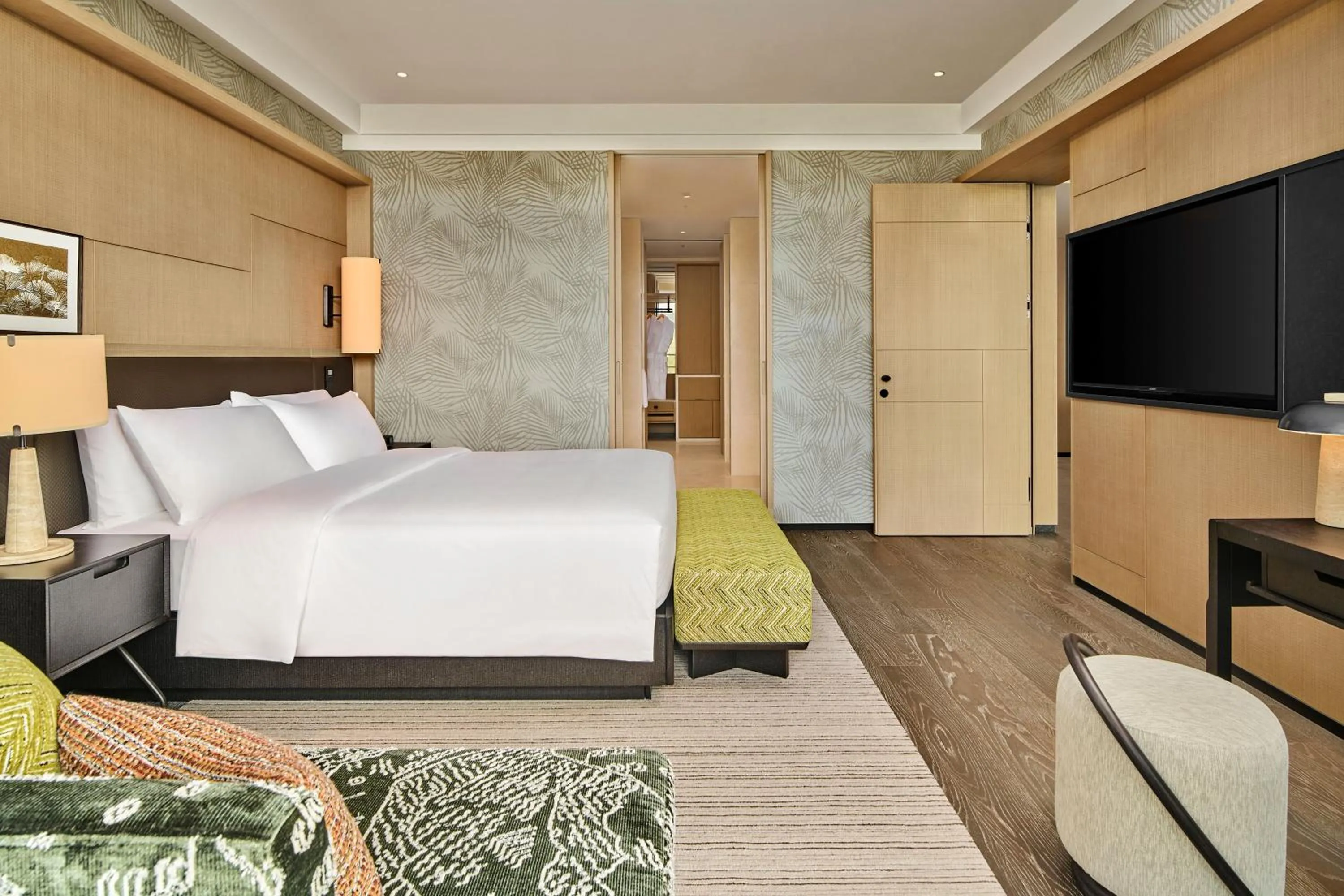 Bedroom, Bed in Shu Hua Hotel Tianmu Mountain, Curio Collection By Hilton