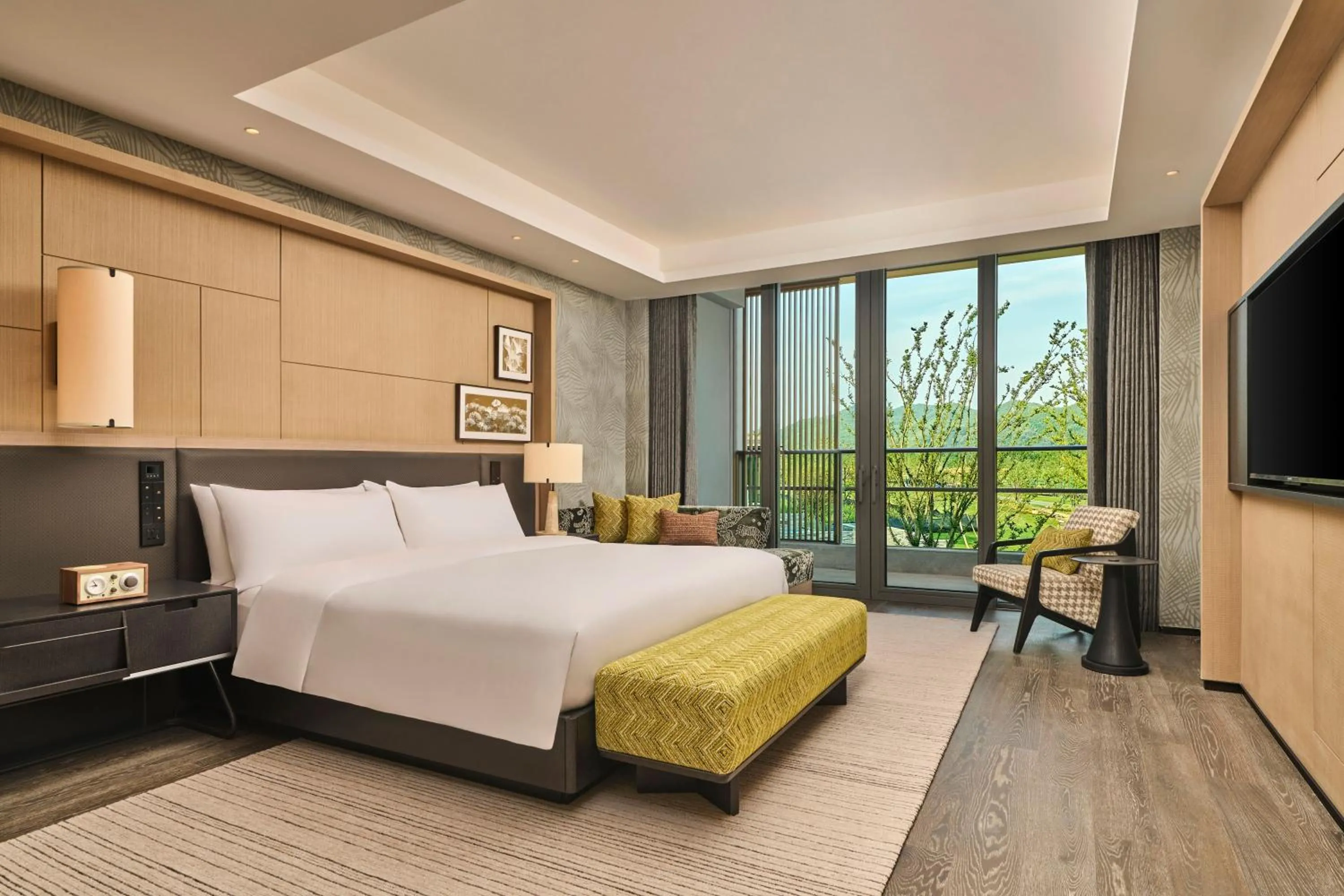 Bedroom, Bed in Shu Hua Hotel Tianmu Mountain, Curio Collection By Hilton
