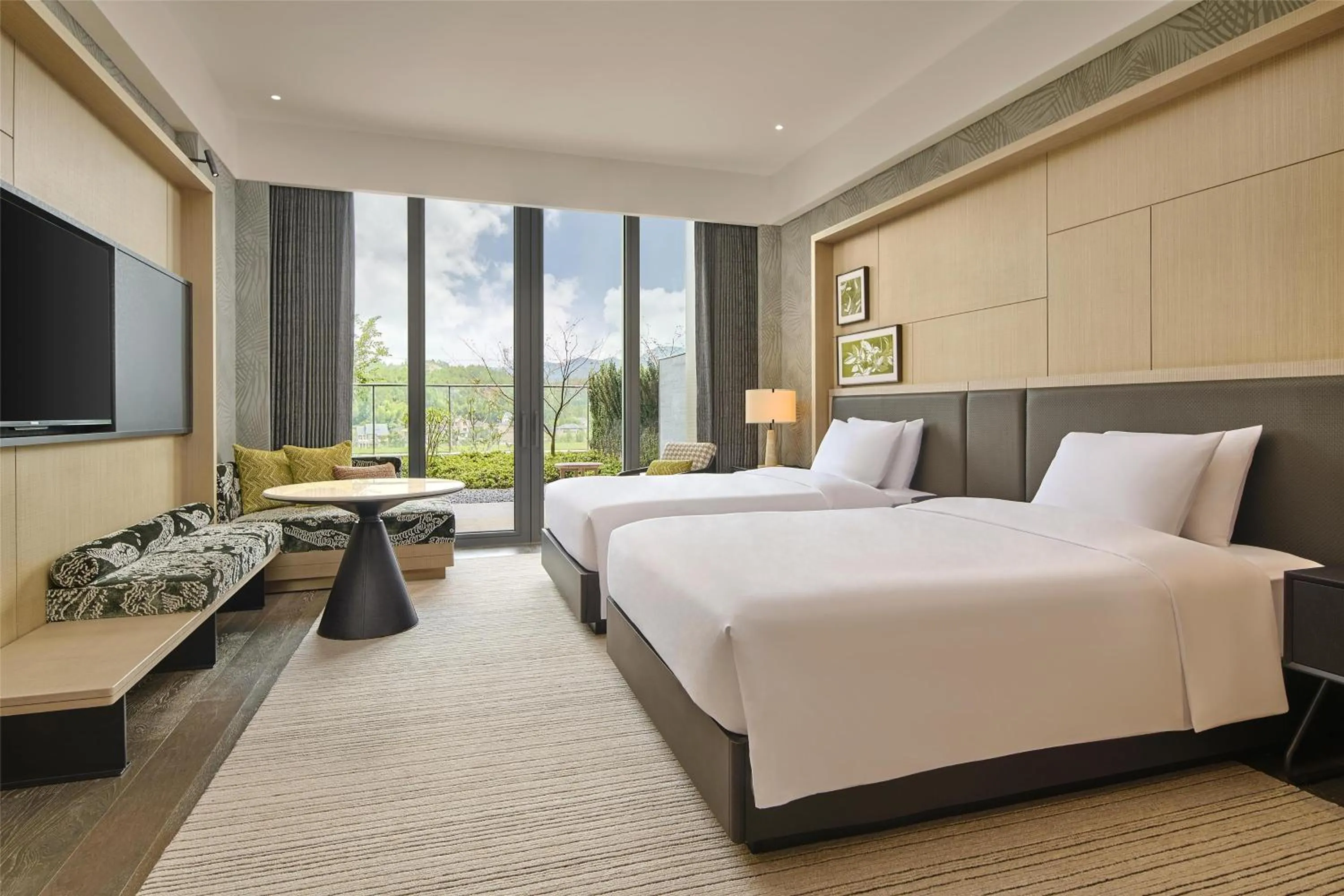 Bed in Shu Hua Hotel Tianmu Mountain, Curio Collection By Hilton
