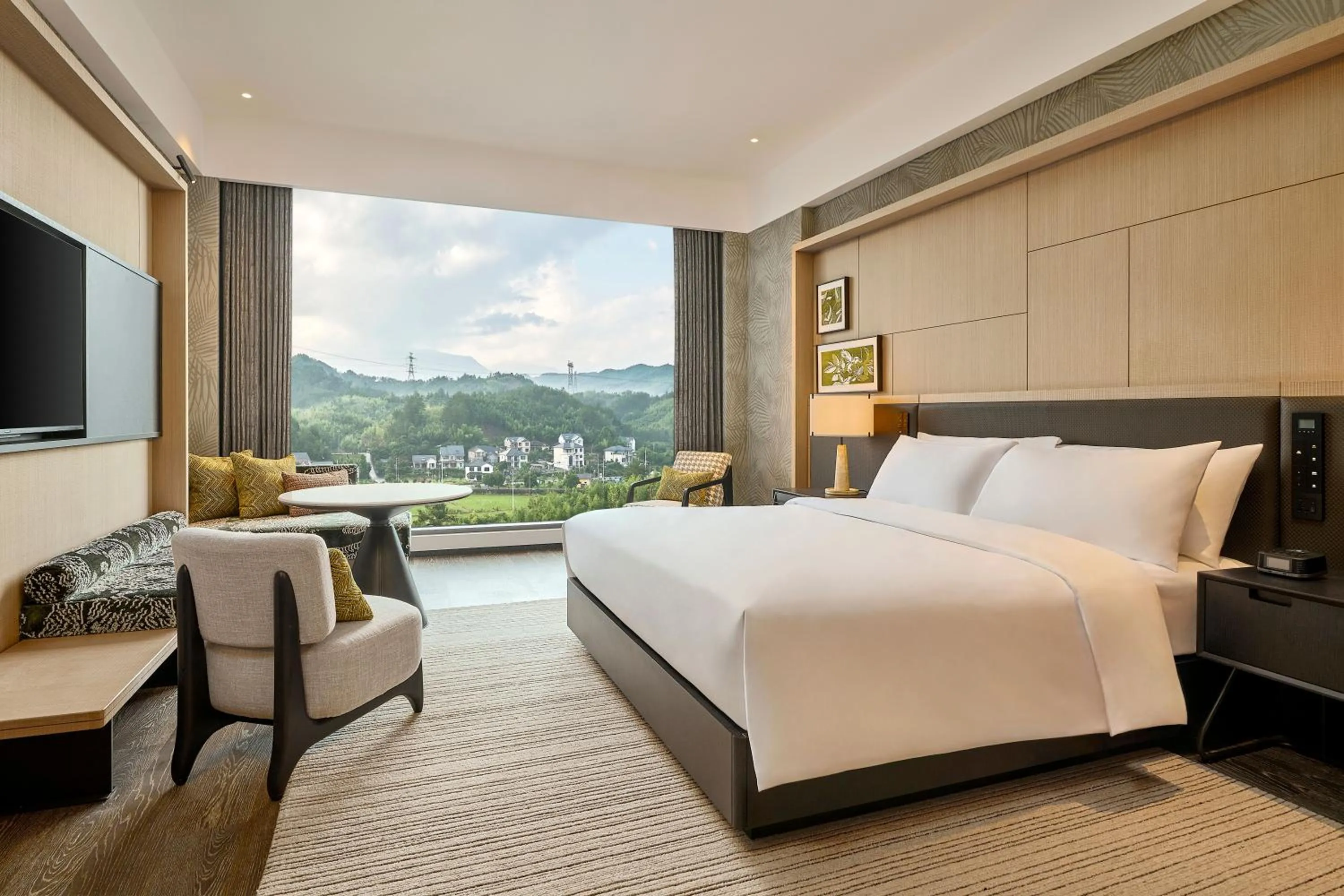 Mountain view, Bed in Shu Hua Hotel Tianmu Mountain, Curio Collection By Hilton