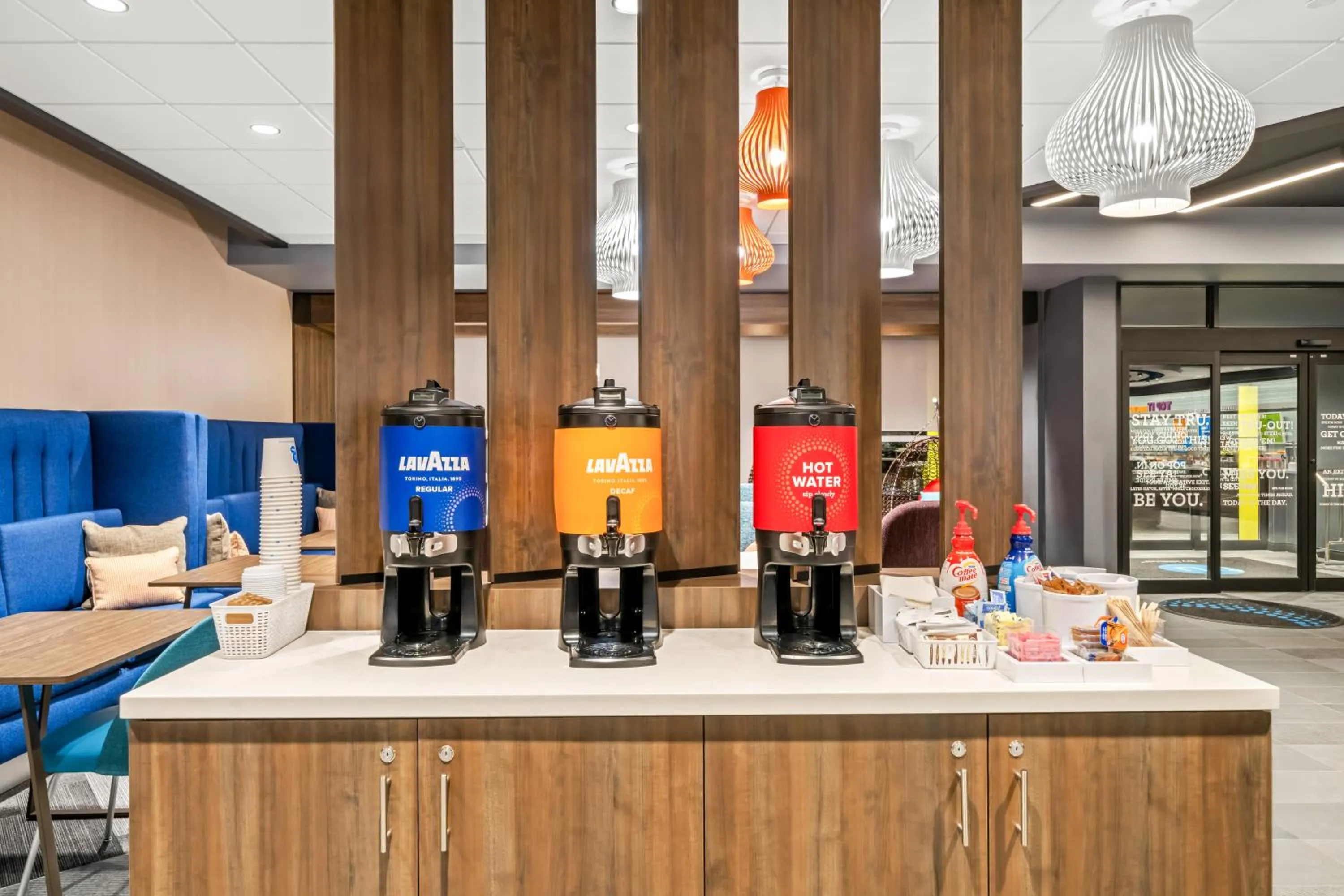Coffee/tea facilities in Tru By Hilton Oshawa