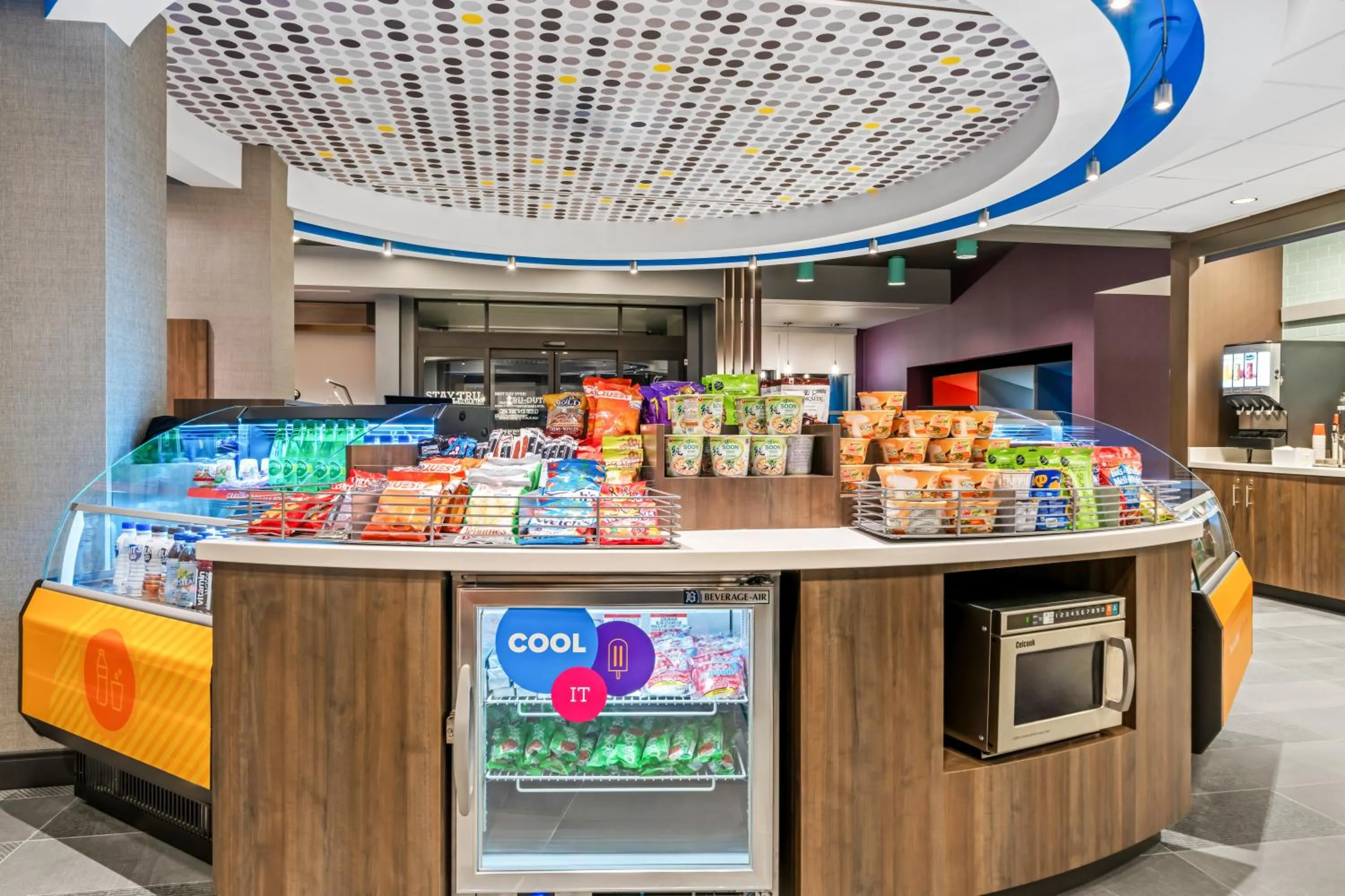 Food and drinks in Tru By Hilton Oshawa