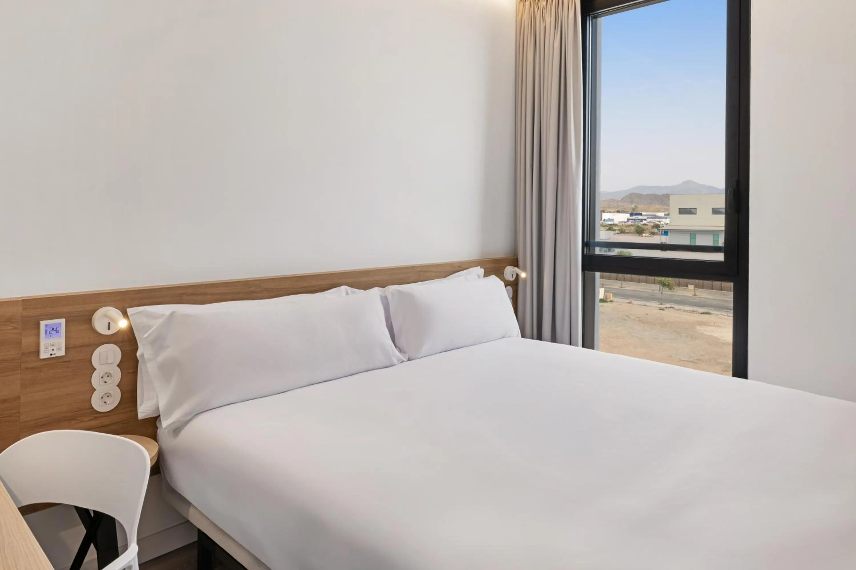 Bed in B&B HOTEL Alicante Aeropuerto