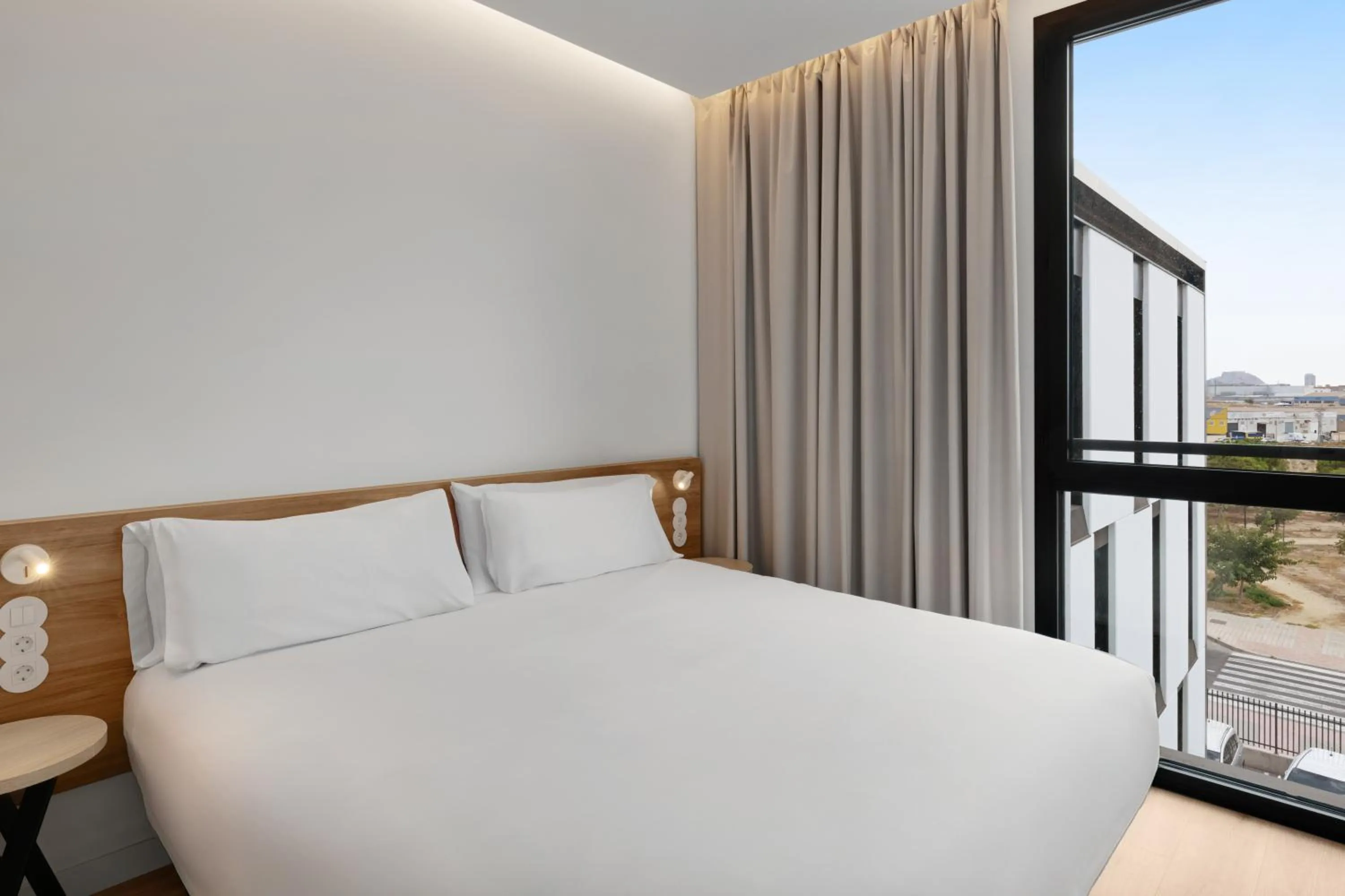 Bed in B&B HOTEL Alicante Aeropuerto