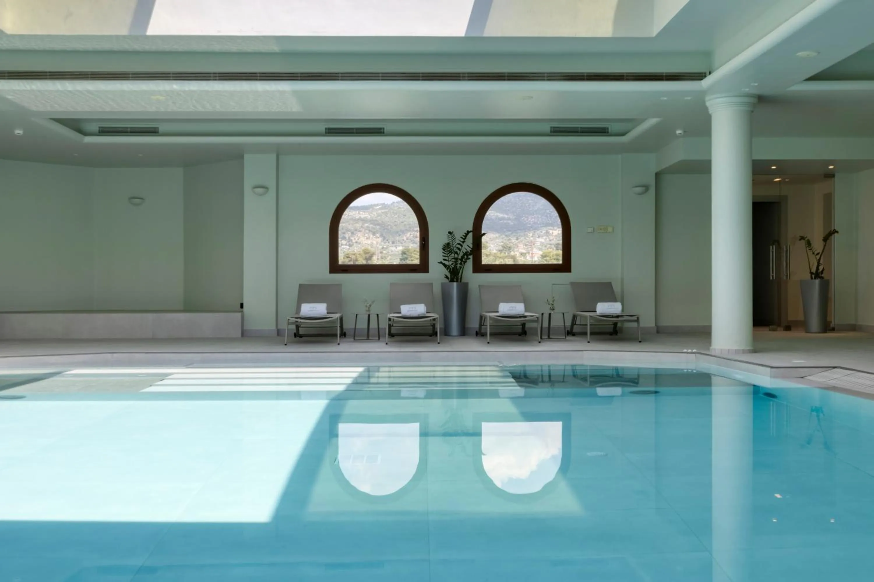 Swimming pool in Negroponte Resort Eretria