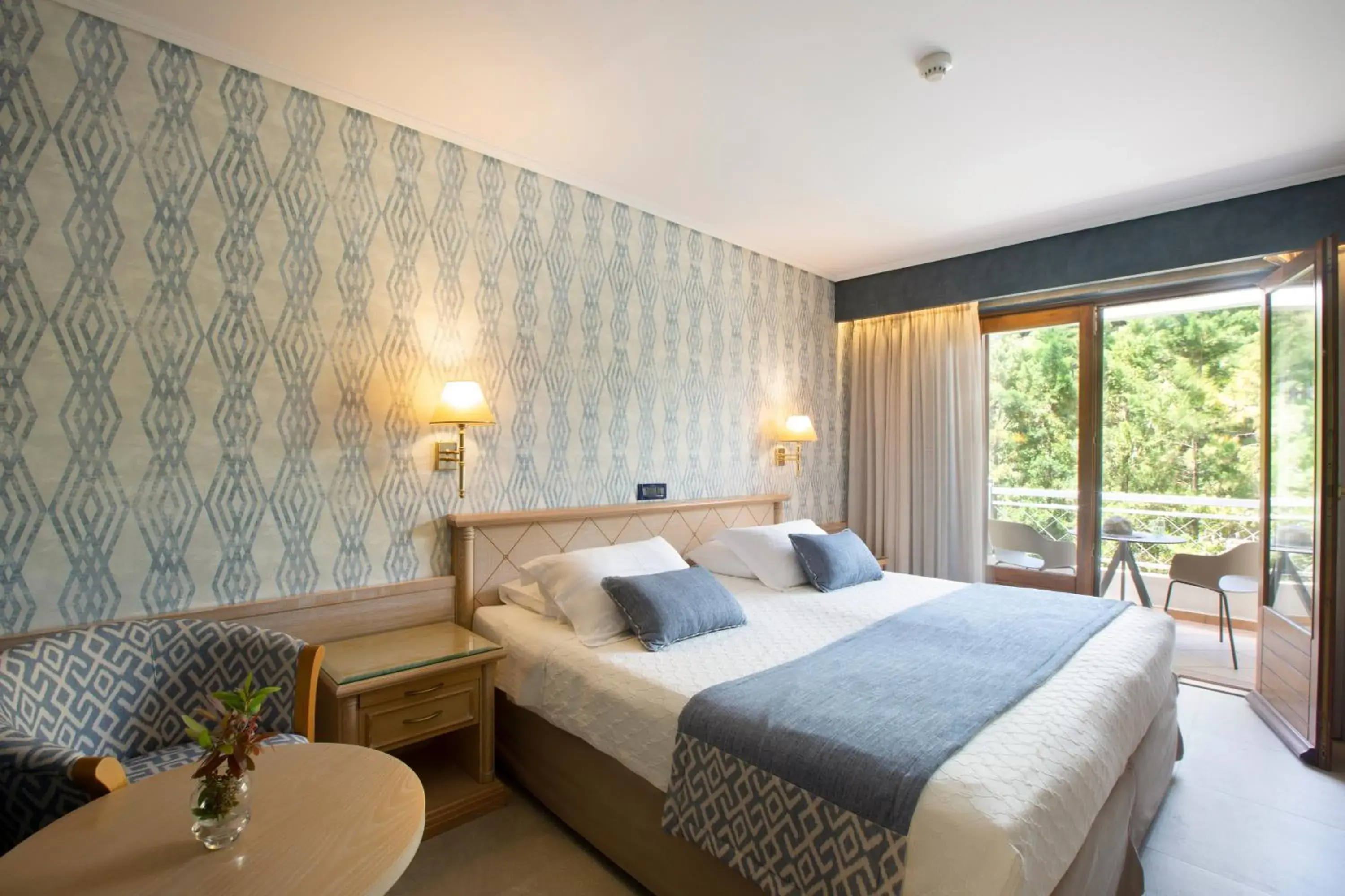Deluxe Double Room with Mountain or Garden View - single occupancy in Negroponte Resort Eretria Deluxe Double Room with Mountain or Garden View - single occupancy in Negroponte Resort Eretria