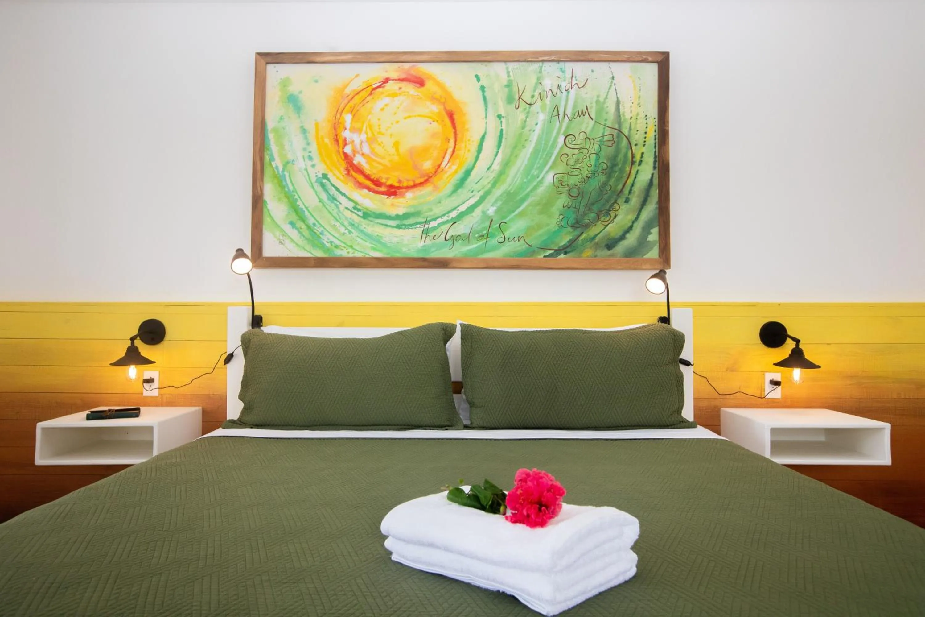 Bedroom, Bed in Treetops Hotel