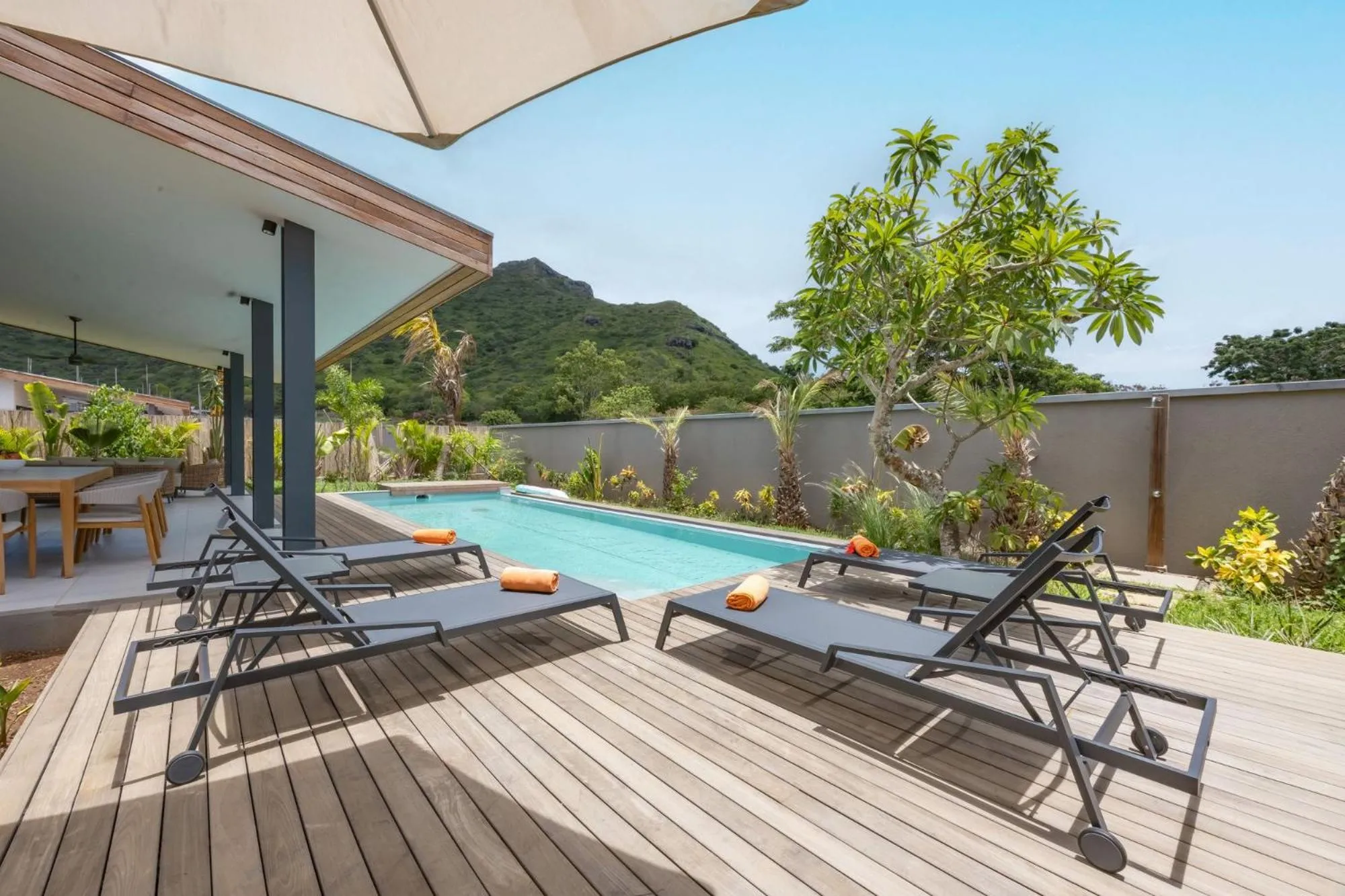 Mountain view in Eko Savannah by MJ Holidays