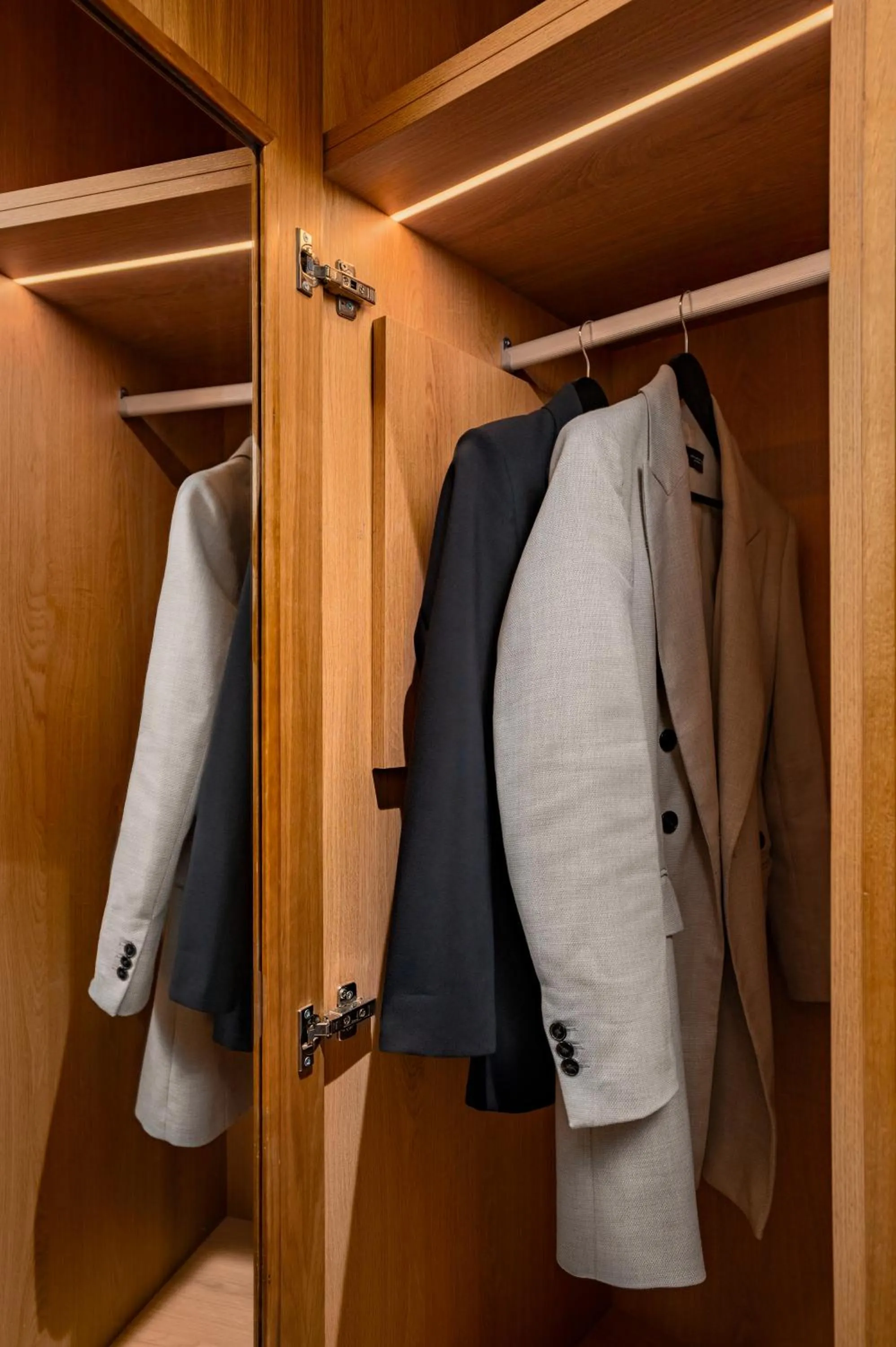 wardrobe in Akeah Porto Centro