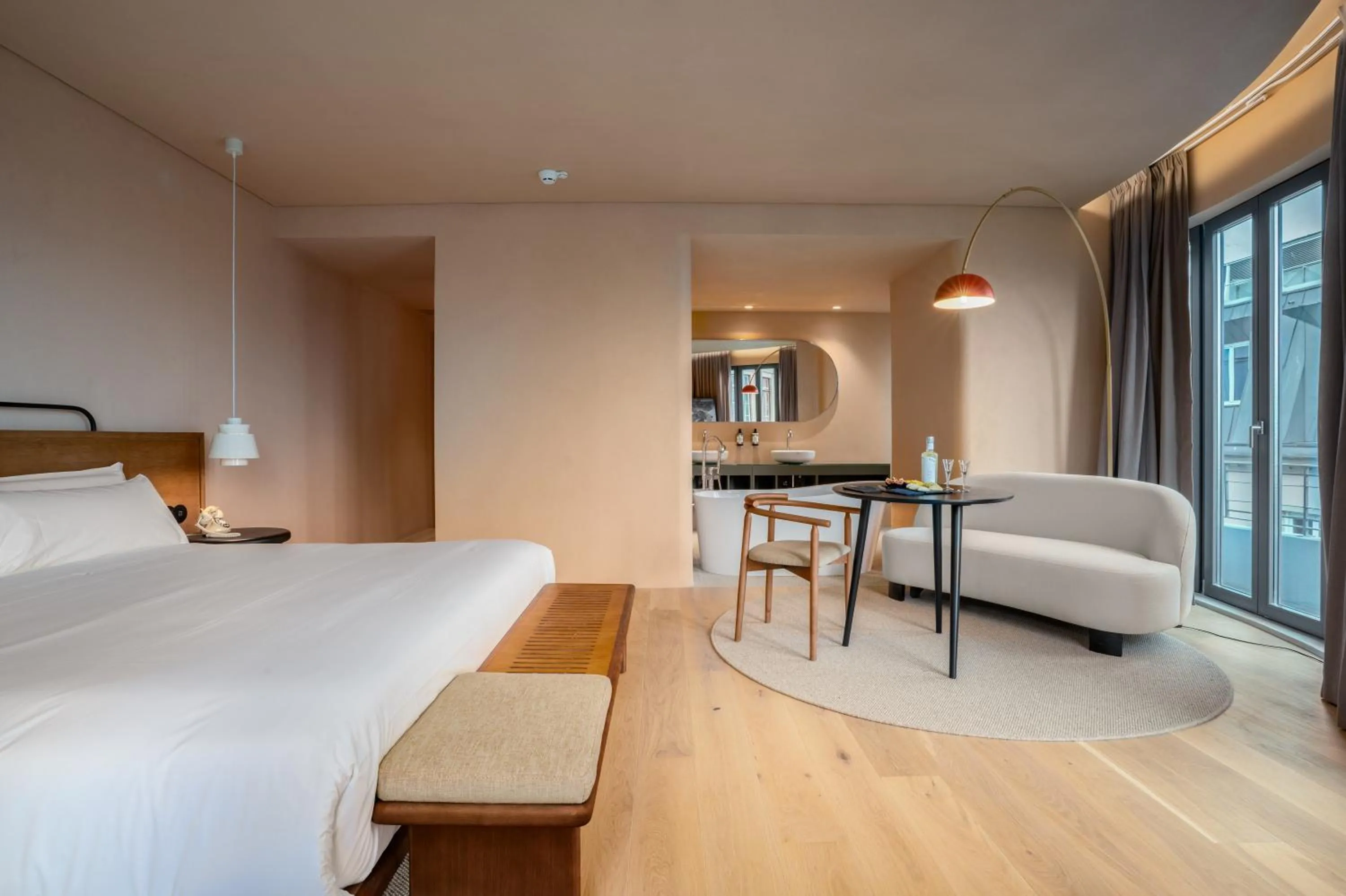 Seating area, Bed in Akeah Porto Centro
