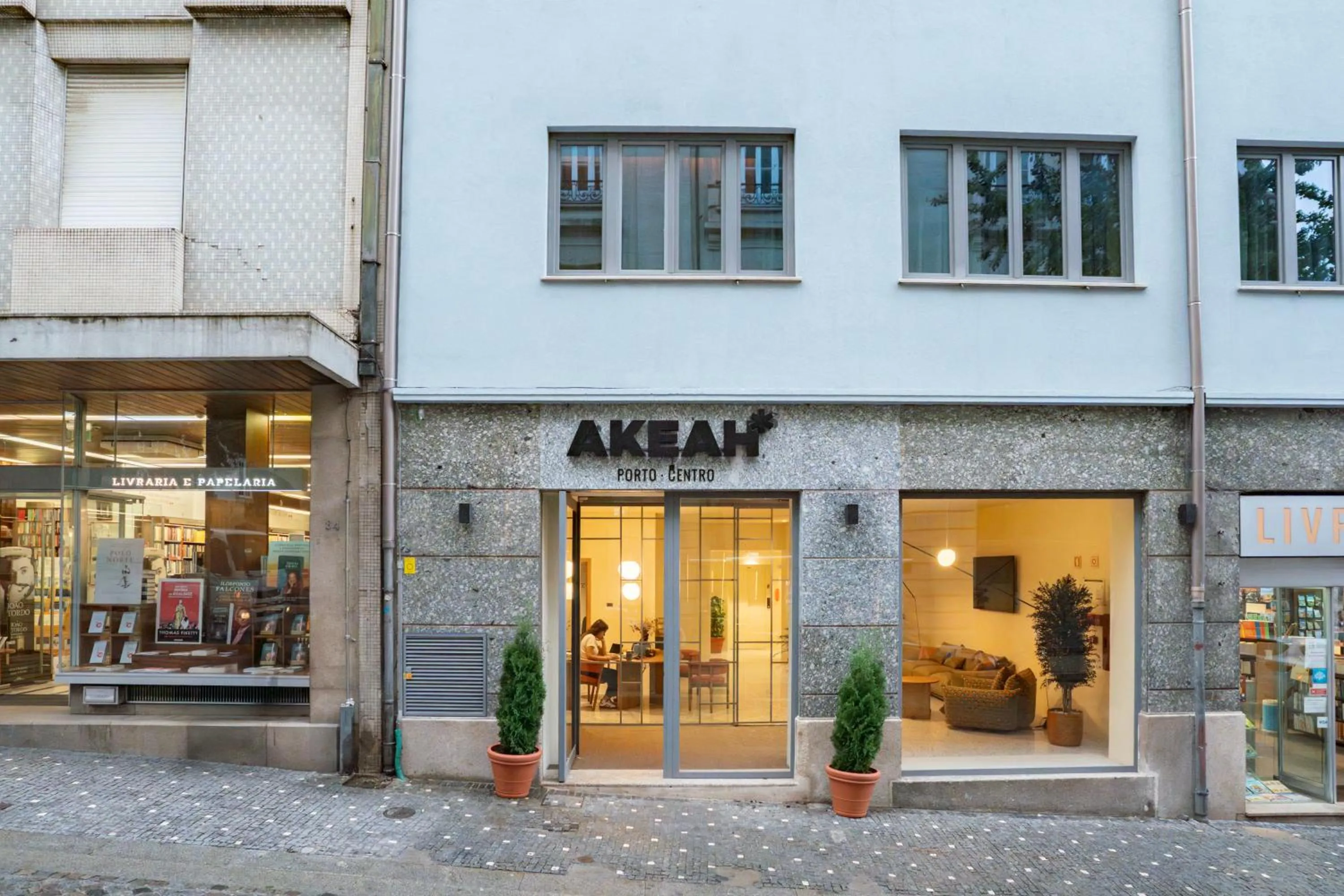 Property building in Akeah Porto Centro