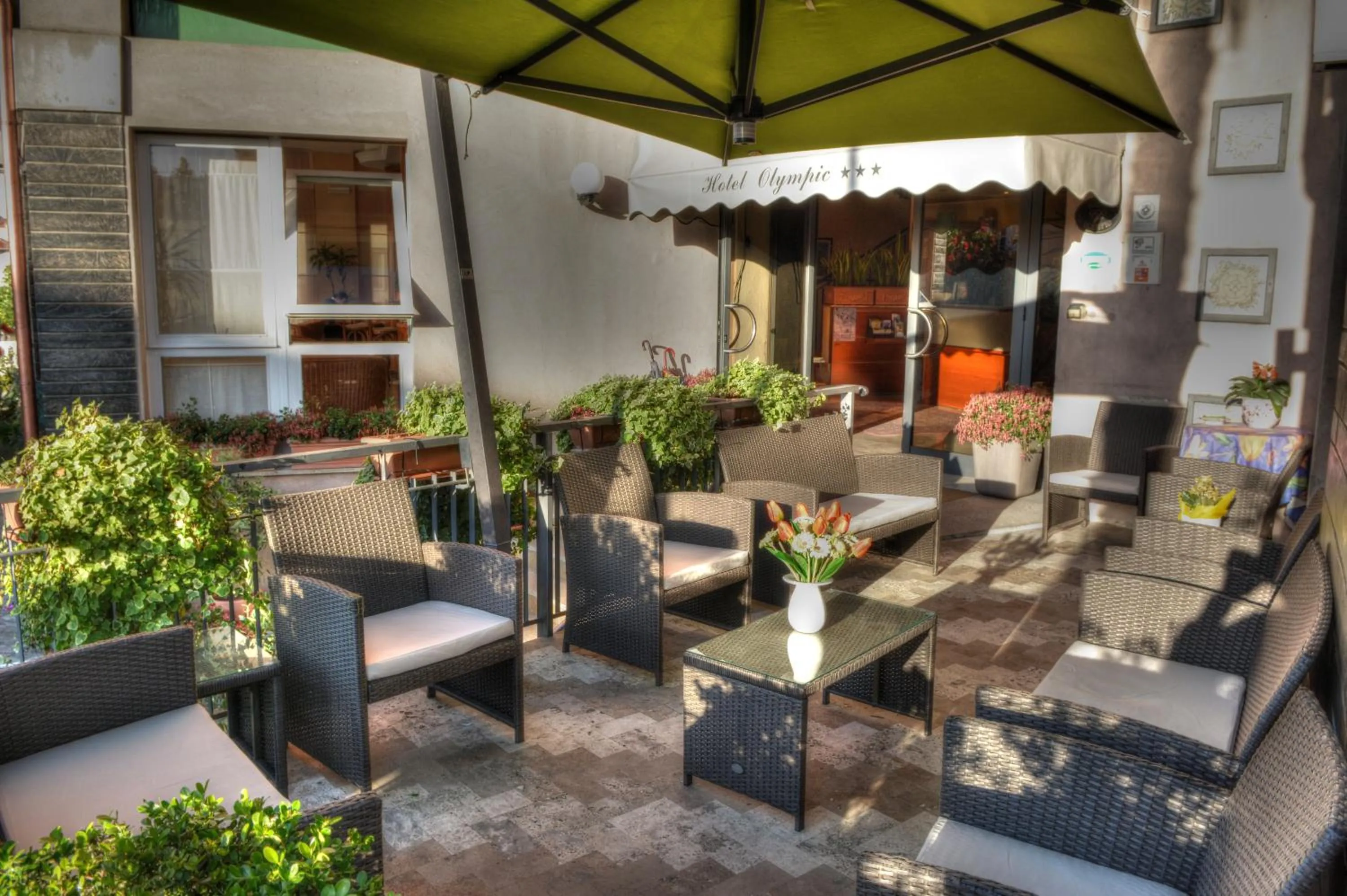 Patio in Hotel Olympic