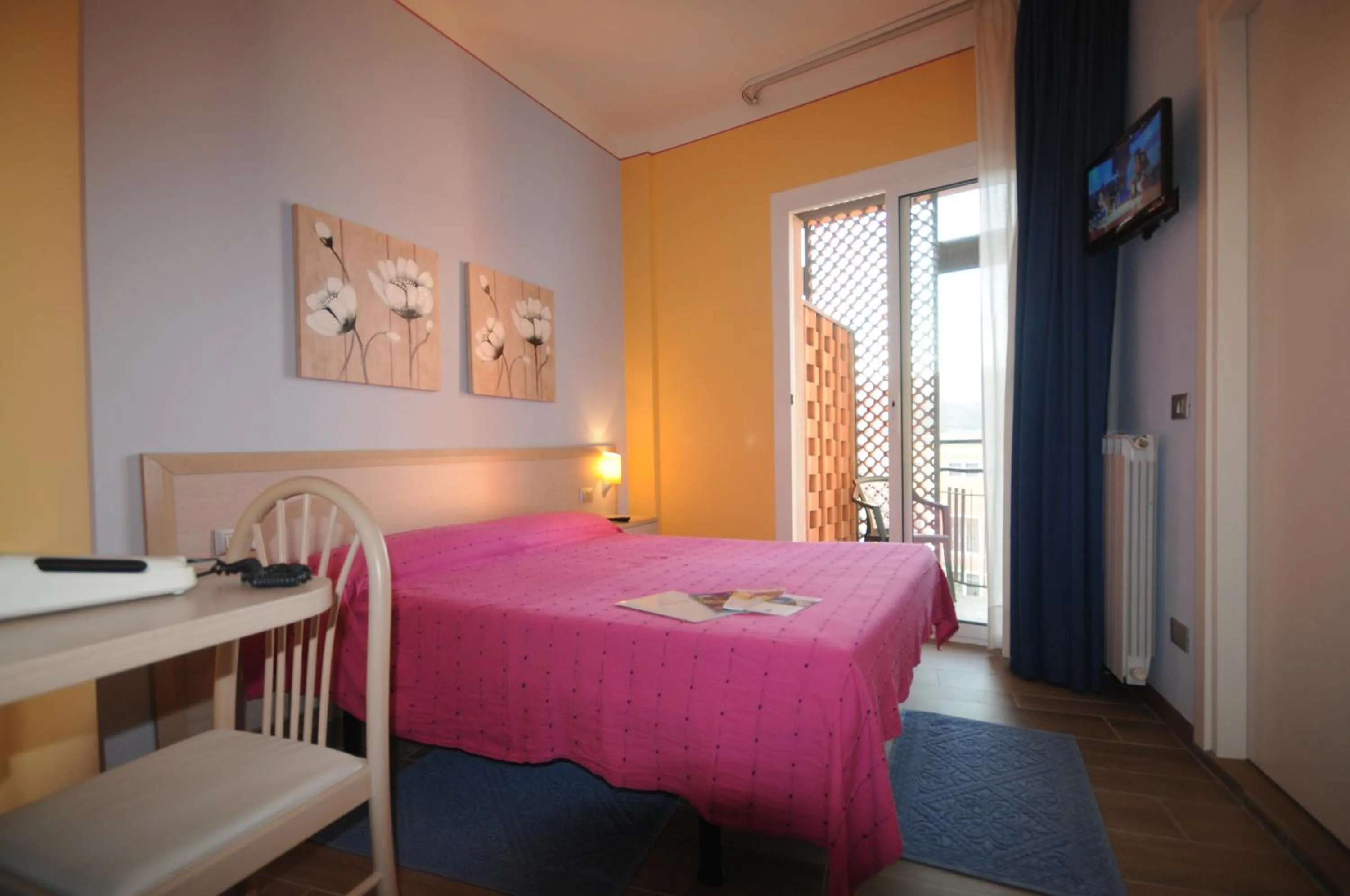 Photo of the whole room in Hotel Olympic