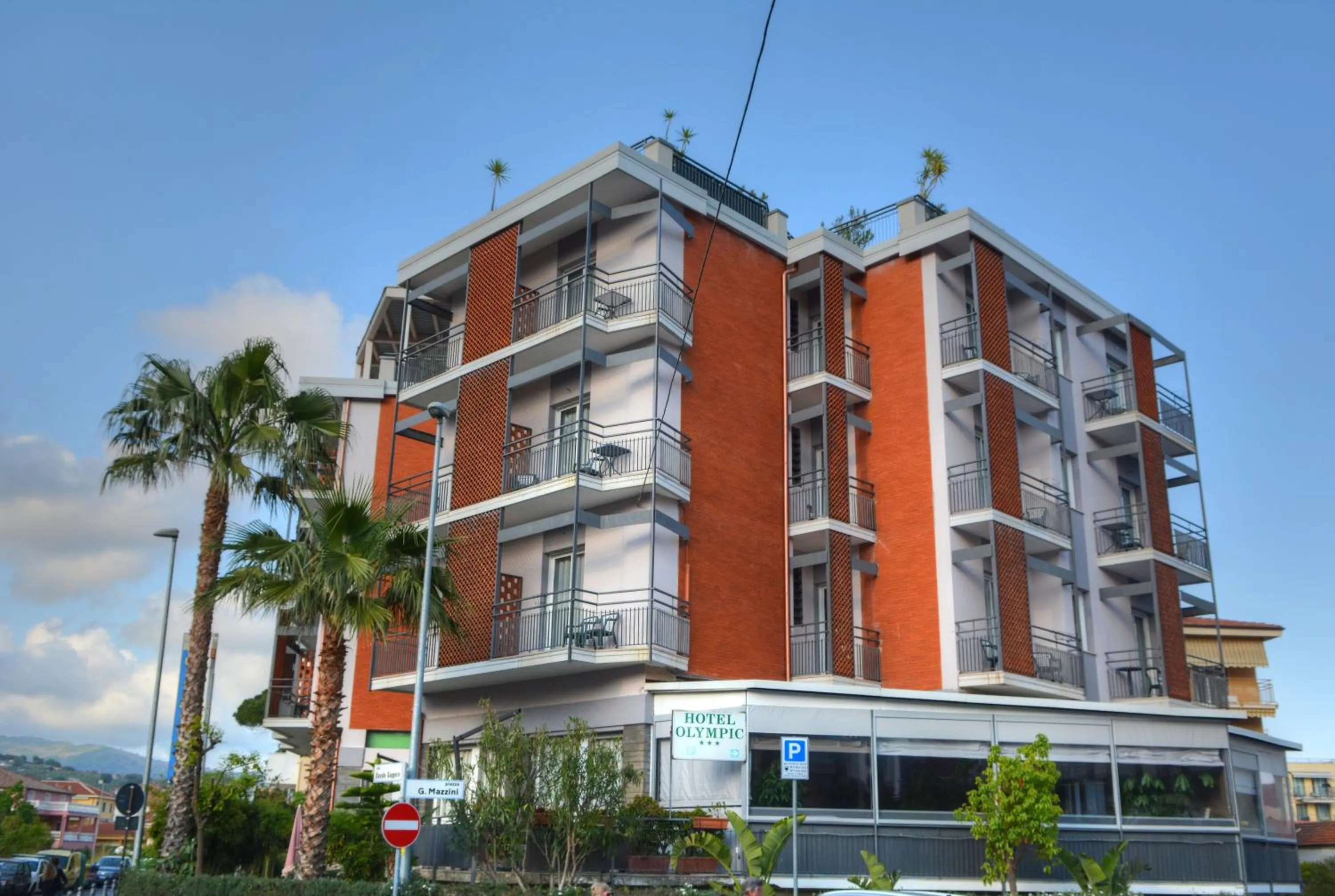 Facade/entrance in Hotel Olympic