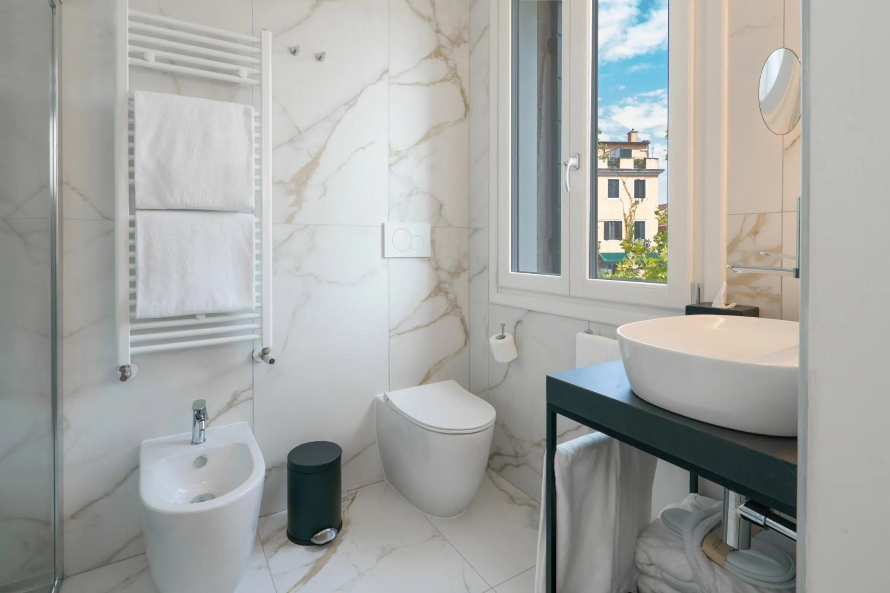 Shower in Melia Venezia Lido